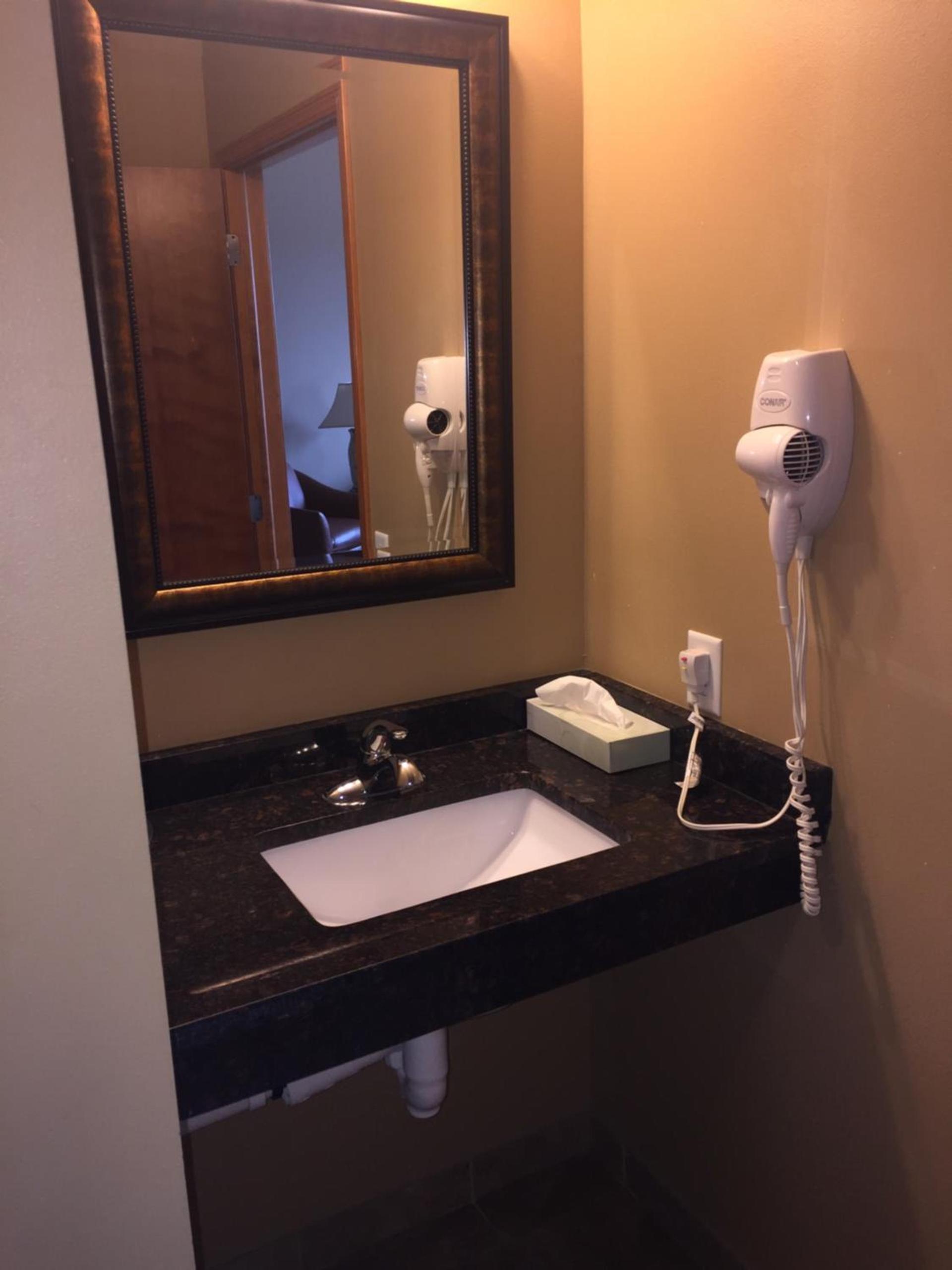 Cobblestone Inn & Suites - Newton photo 5