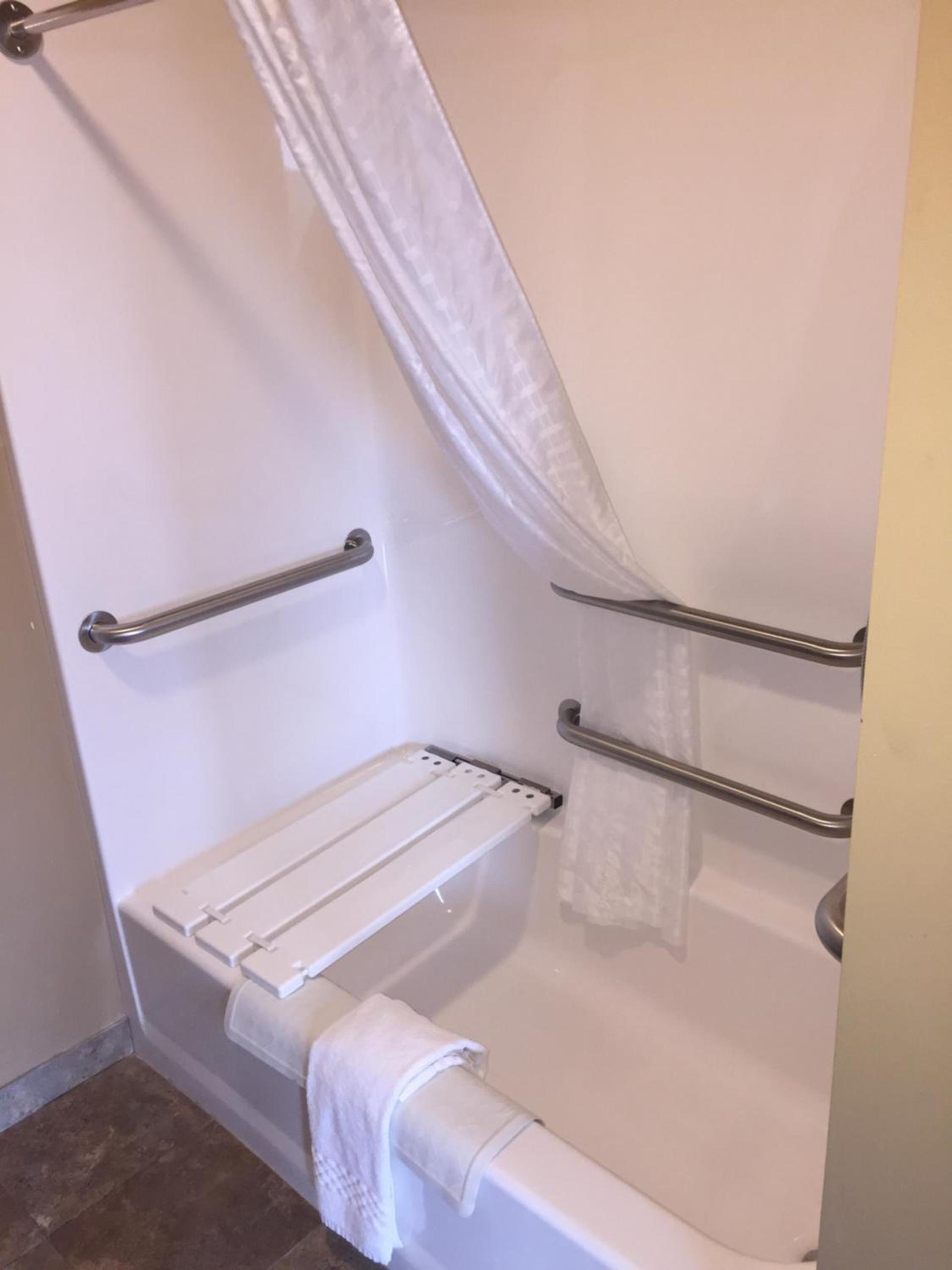 Cobblestone Inn & Suites - Newton photo 9