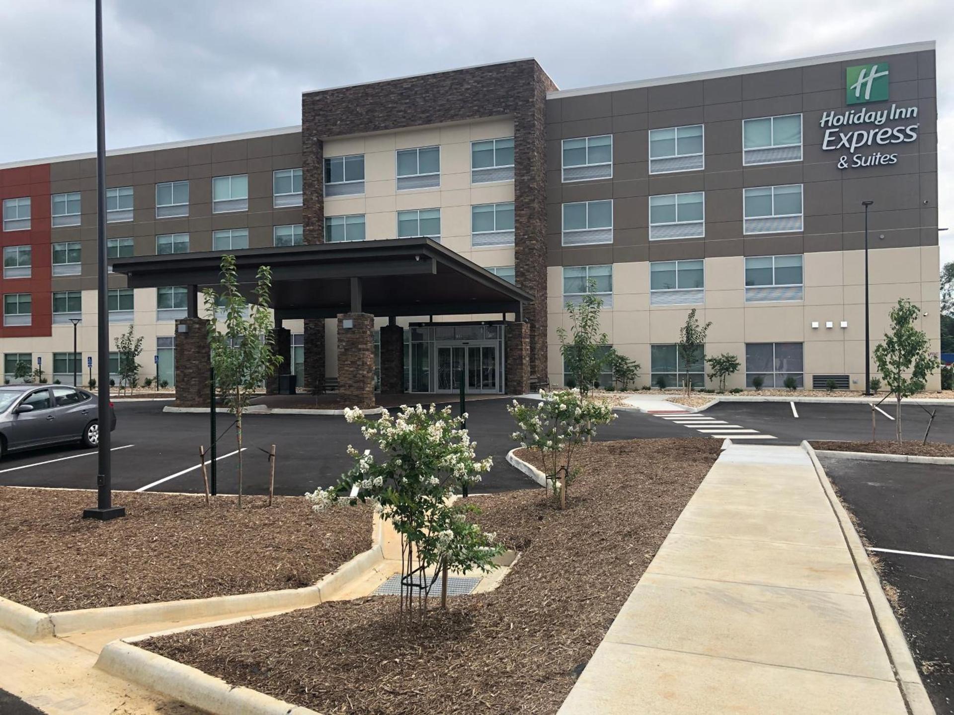 Holiday Inn Express & Suites - Roanoke – Civic Center photo 47