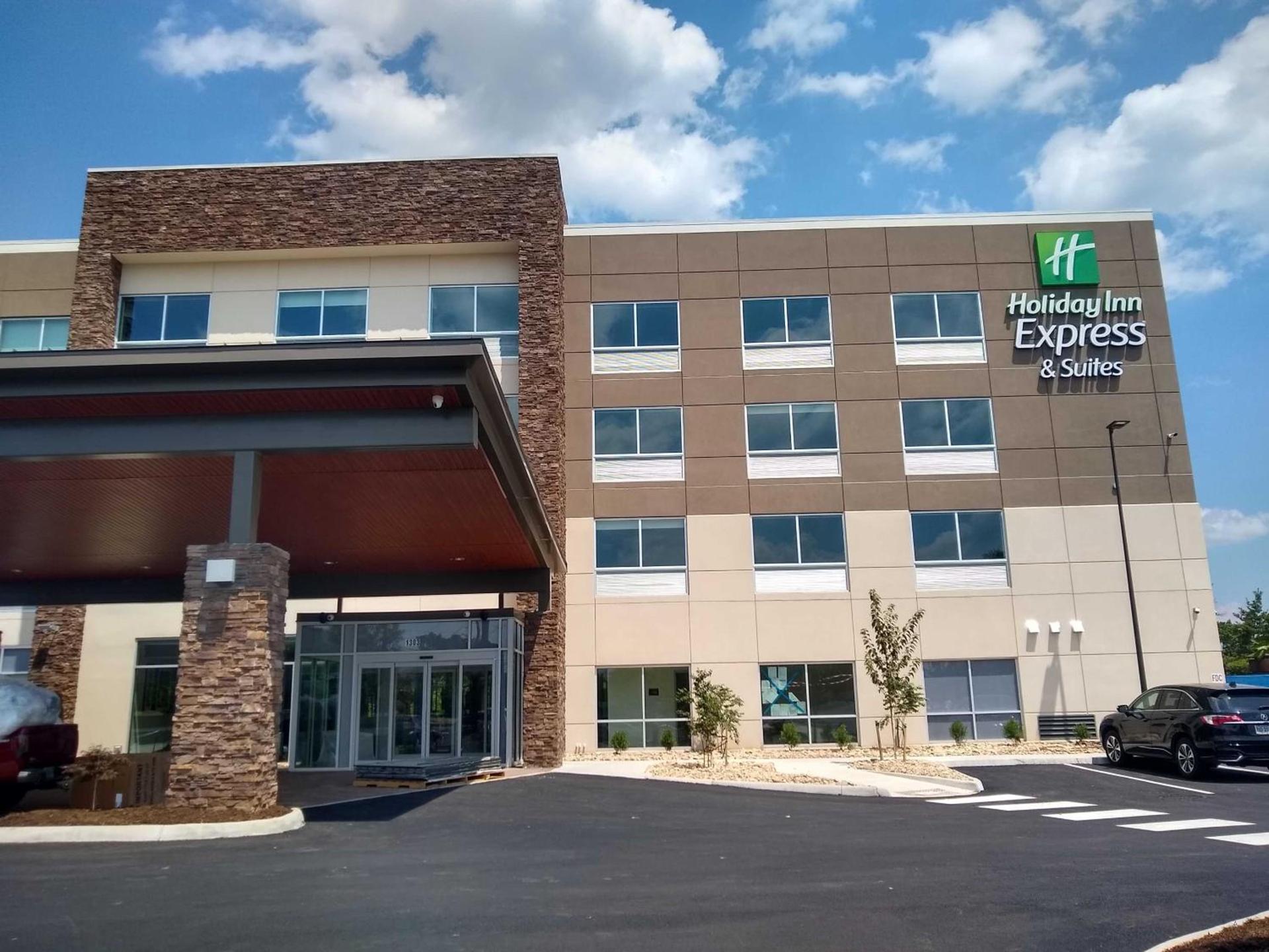 Holiday Inn Express & Suites - Roanoke – Civic Center photo 48