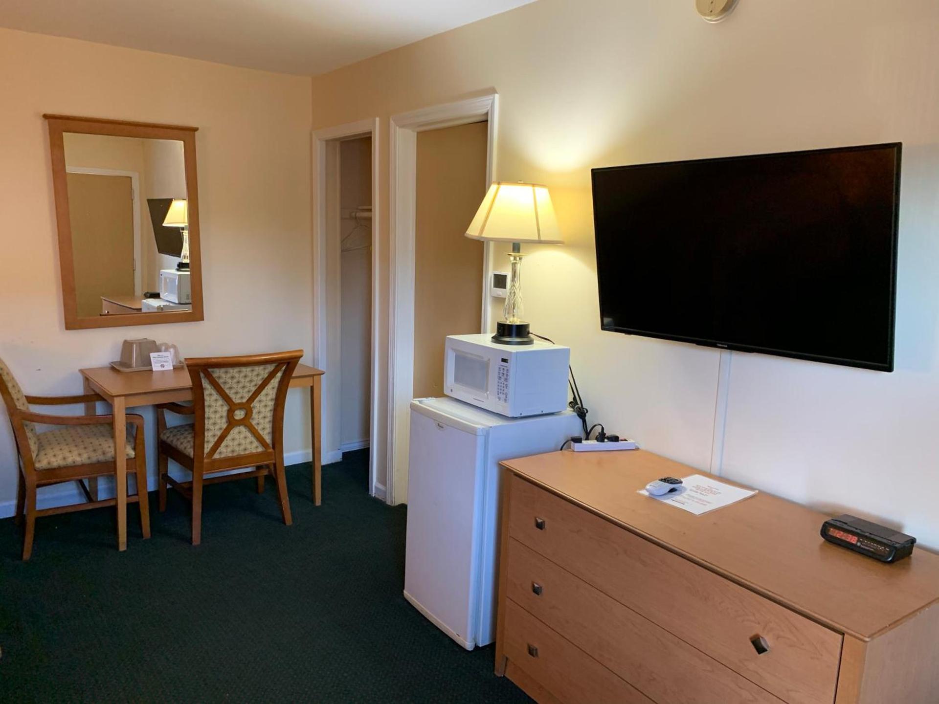 New Relax Inn Bridgeview photo 6