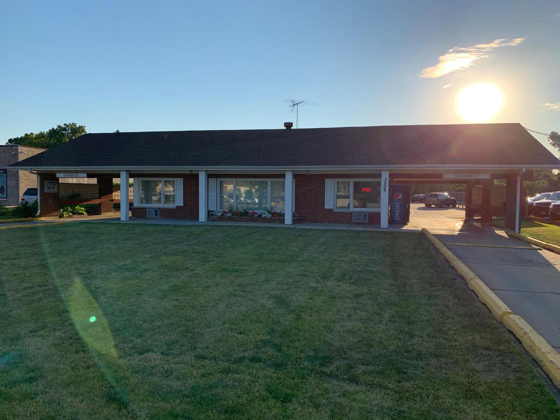 New Relax Inn Bridgeview photo 2