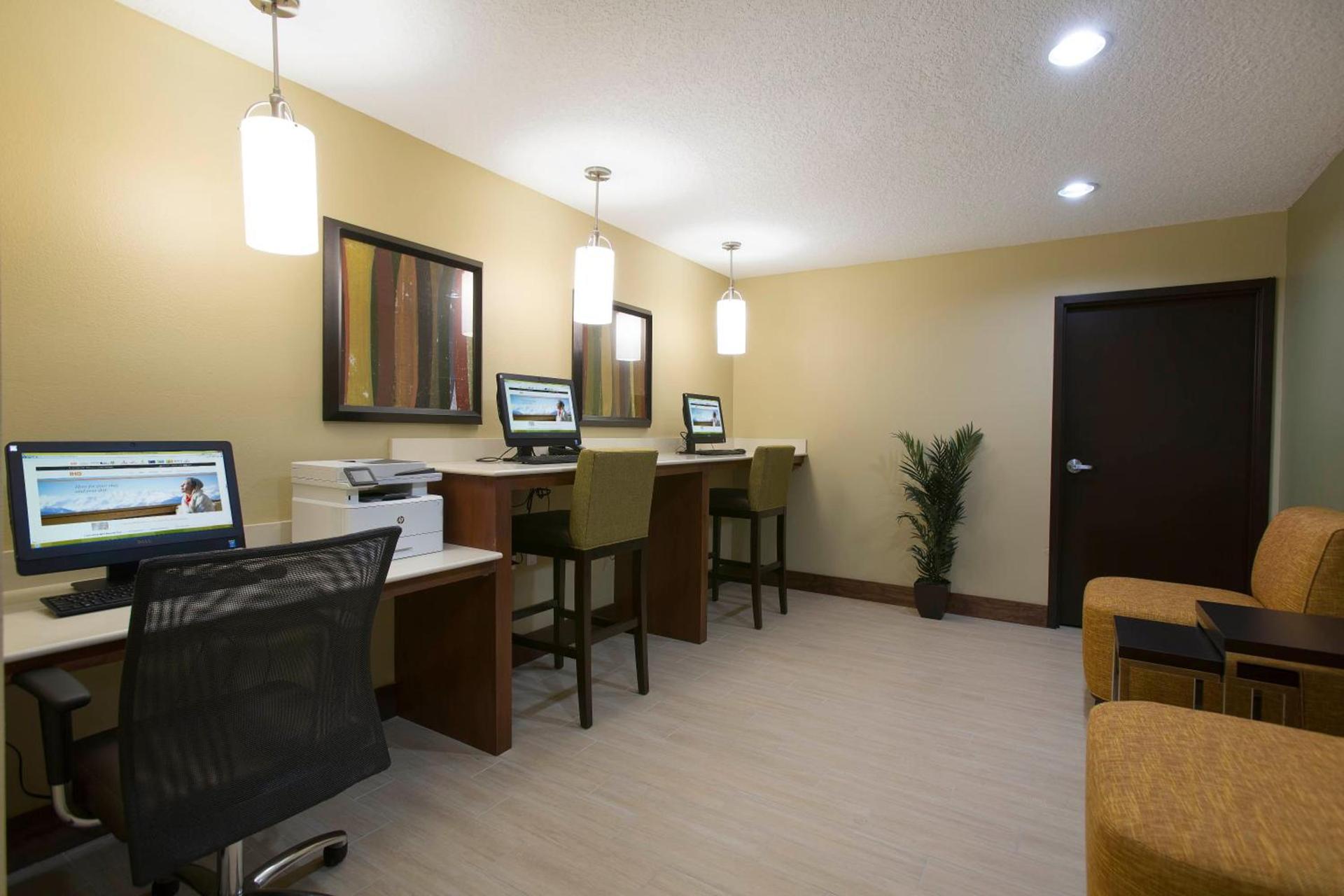 Staybridge Suites Orlando at SeaWorld by IHG - Free Breakfast & Shuttle to SeaWorld Parks photo 33