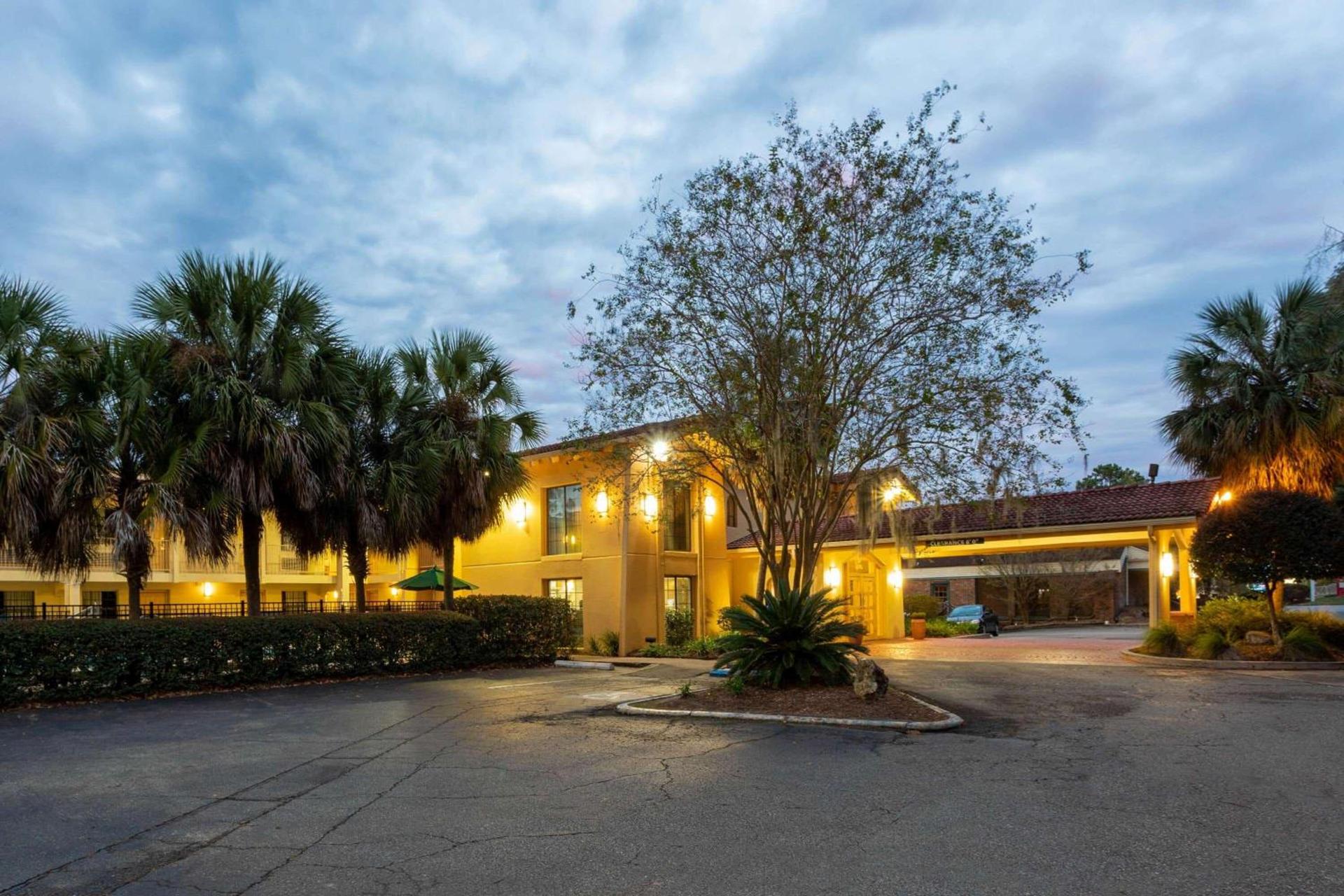 La Quinta Inn by Wyndham Tallahassee North photo 2