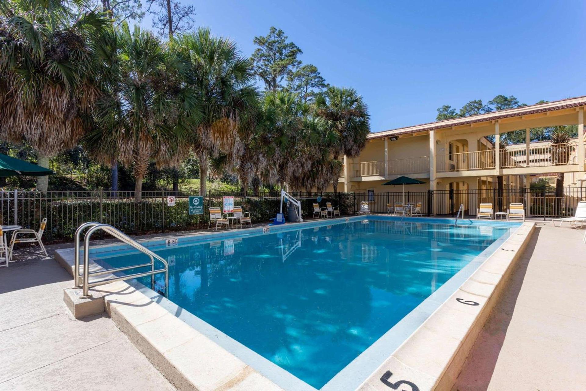 La Quinta Inn by Wyndham Tallahassee North photo 12