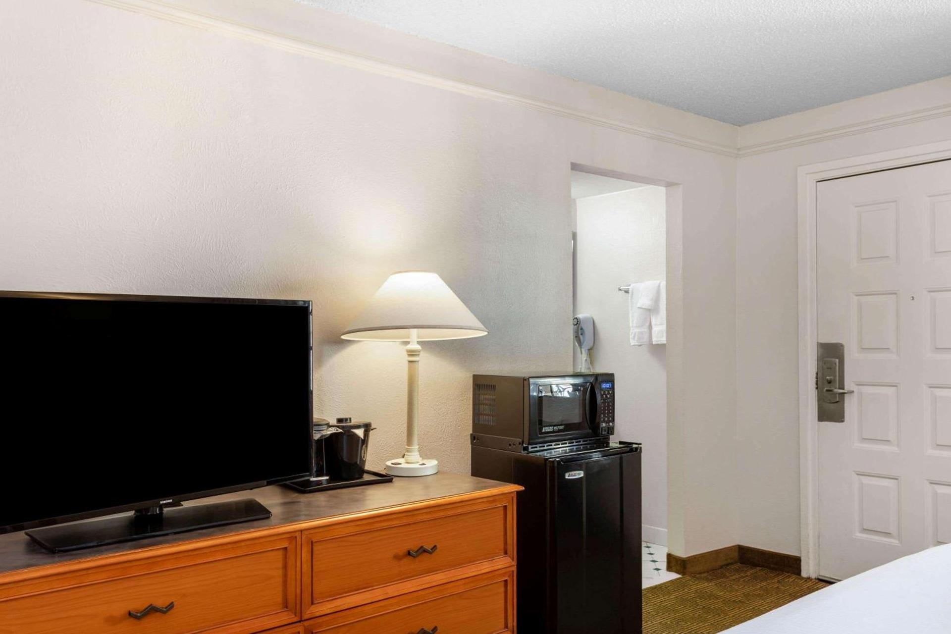 La Quinta Inn by Wyndham Tallahassee North photo 42