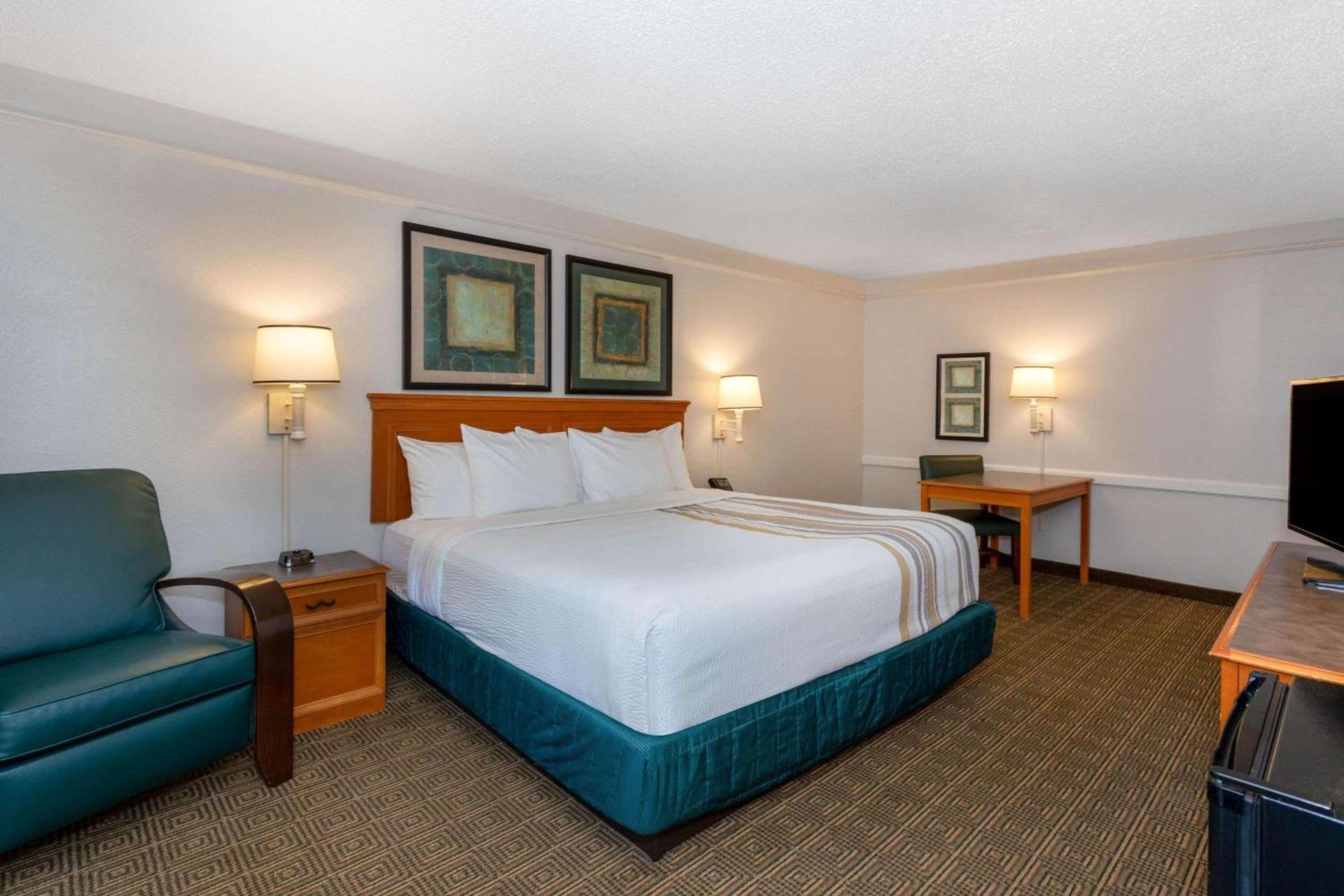 La Quinta Inn by Wyndham Tallahassee North photo 46