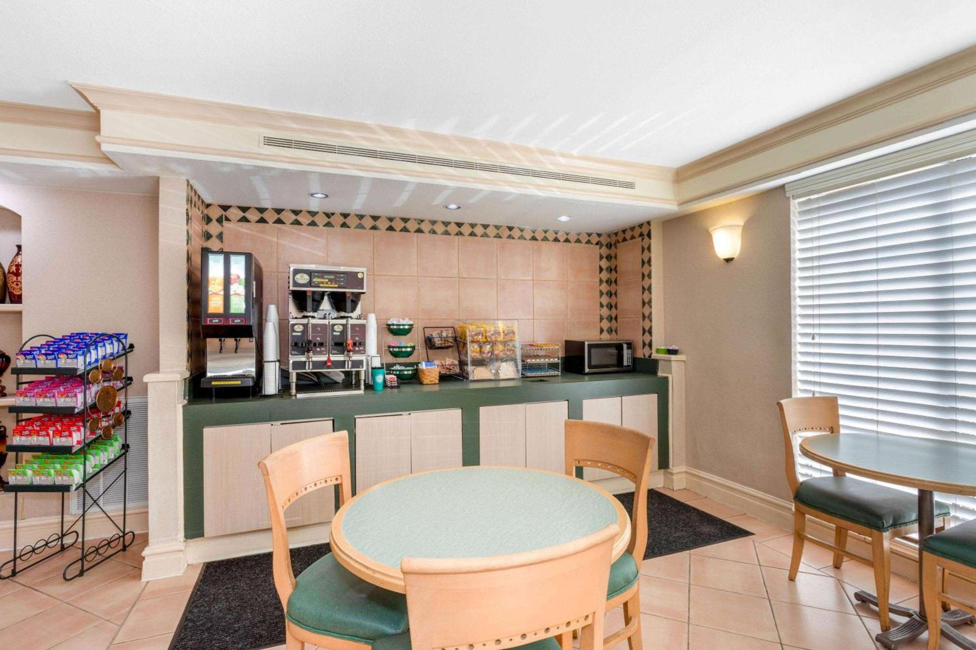 La Quinta Inn by Wyndham Tallahassee North photo 69