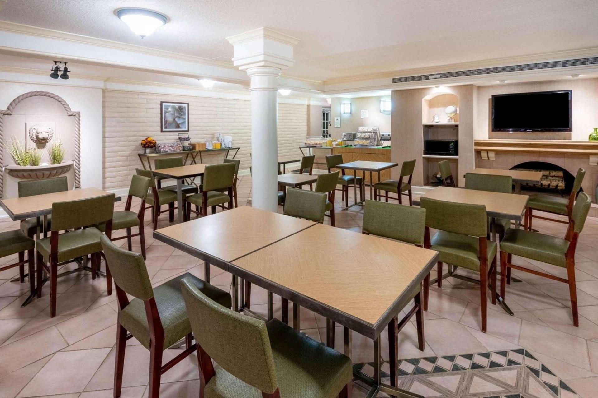 La Quinta East Deerfield Beach - Boca Raton photo 12