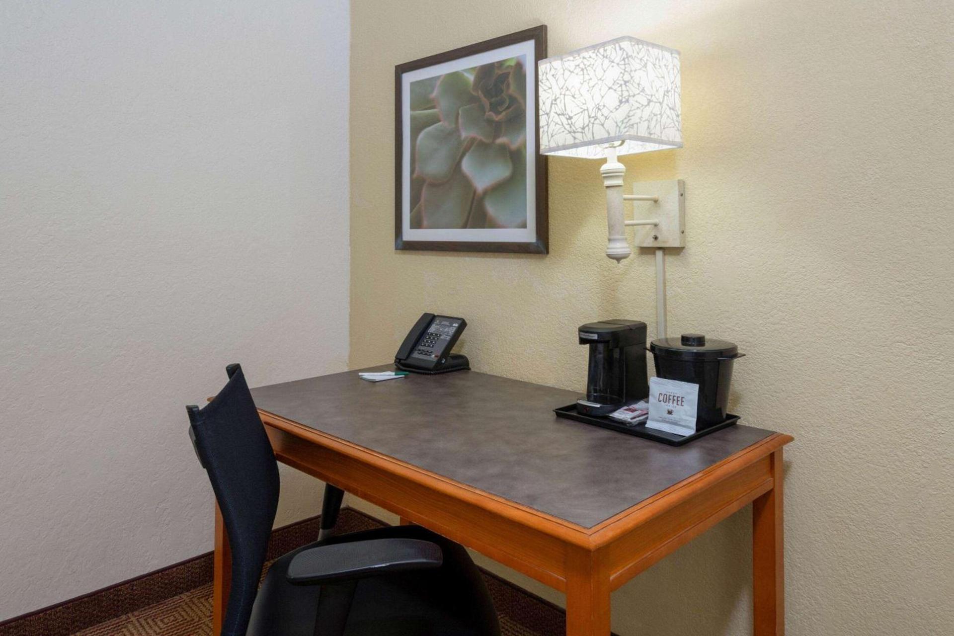 La Quinta East Deerfield Beach - Boca Raton photo 27