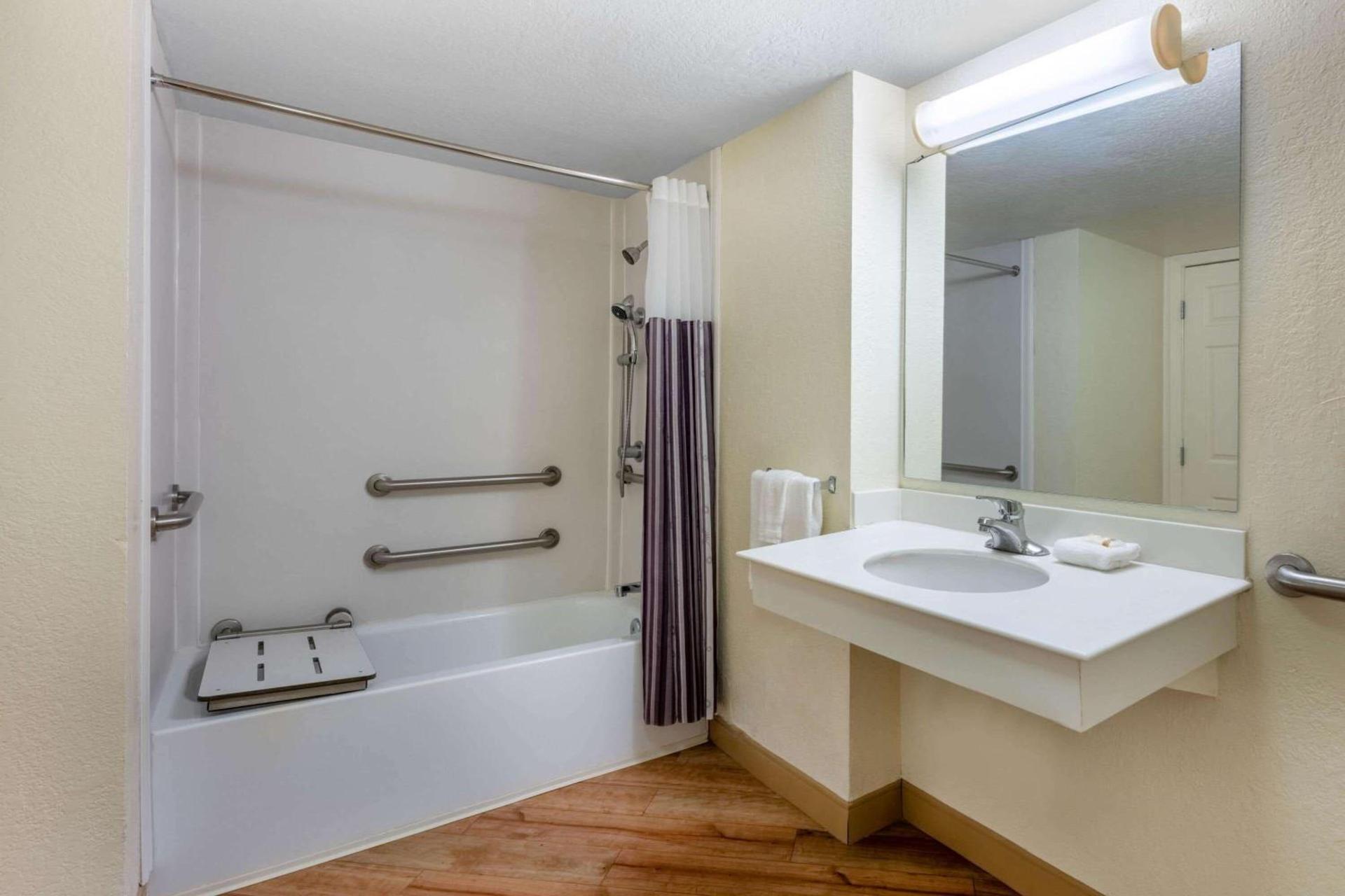 La Quinta East Deerfield Beach - Boca Raton photo 30