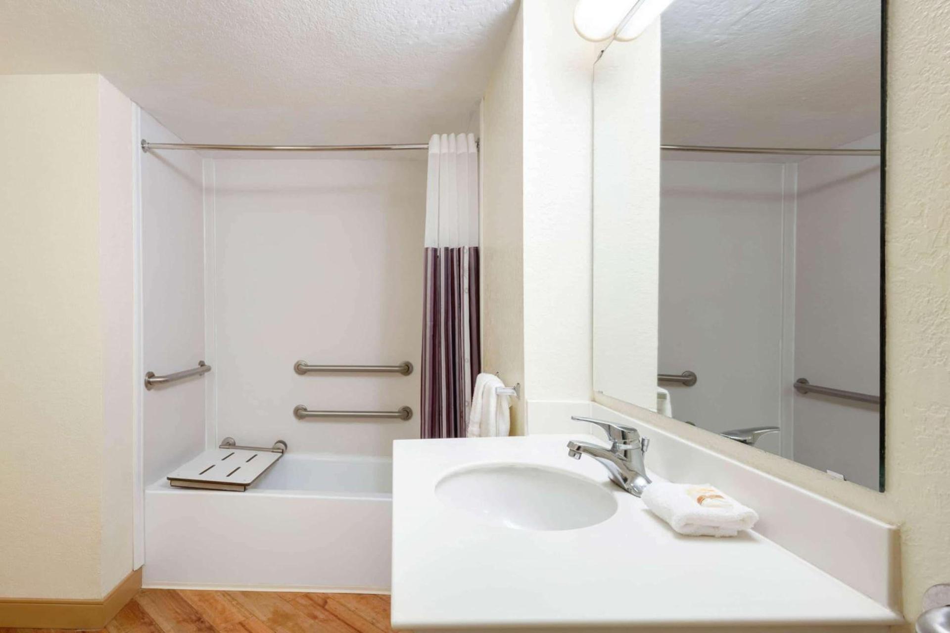 La Quinta East Deerfield Beach - Boca Raton photo 33