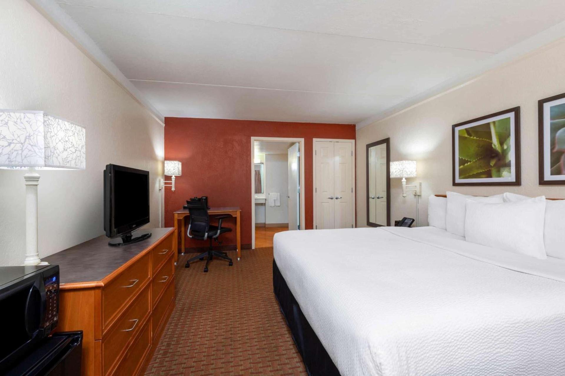 La Quinta East Deerfield Beach - Boca Raton photo 24