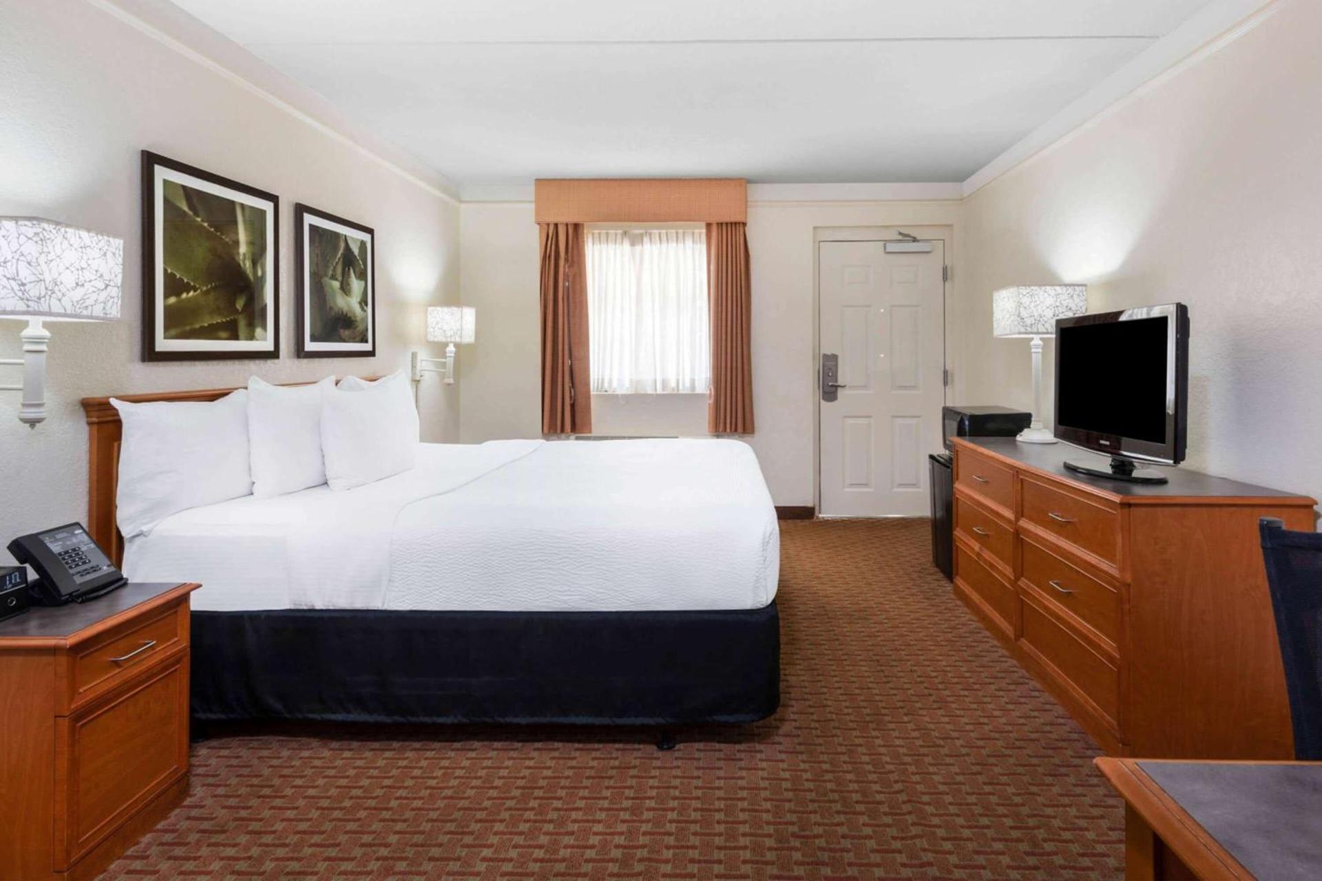 La Quinta East Deerfield Beach - Boca Raton photo 38