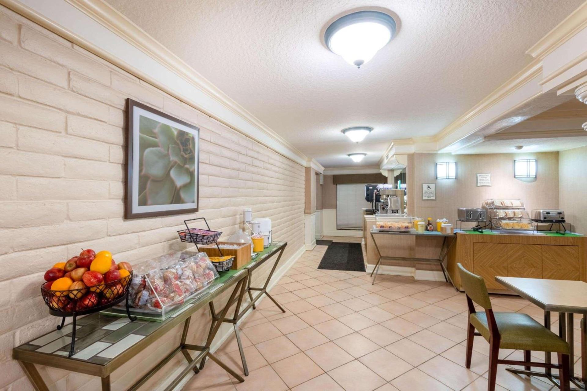 La Quinta East Deerfield Beach - Boca Raton photo 42