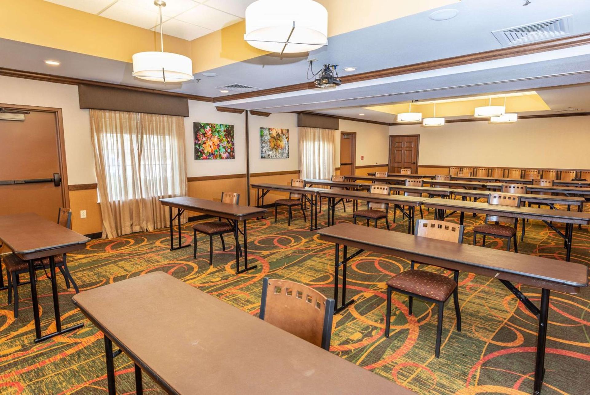 La Quinta by Wyndham Bentonville photo 36