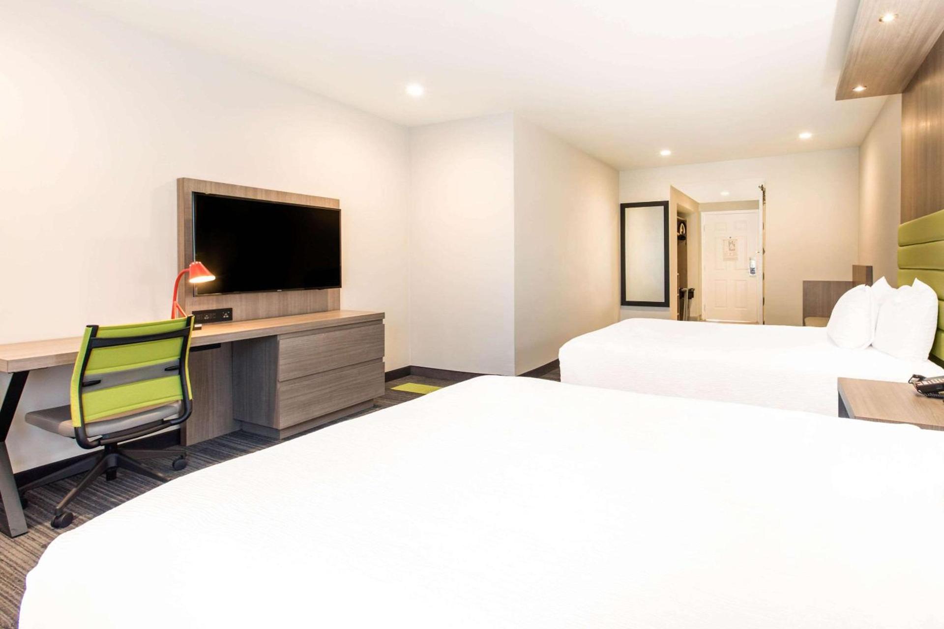 Rodeway Inn near Melrose Ave photo 37