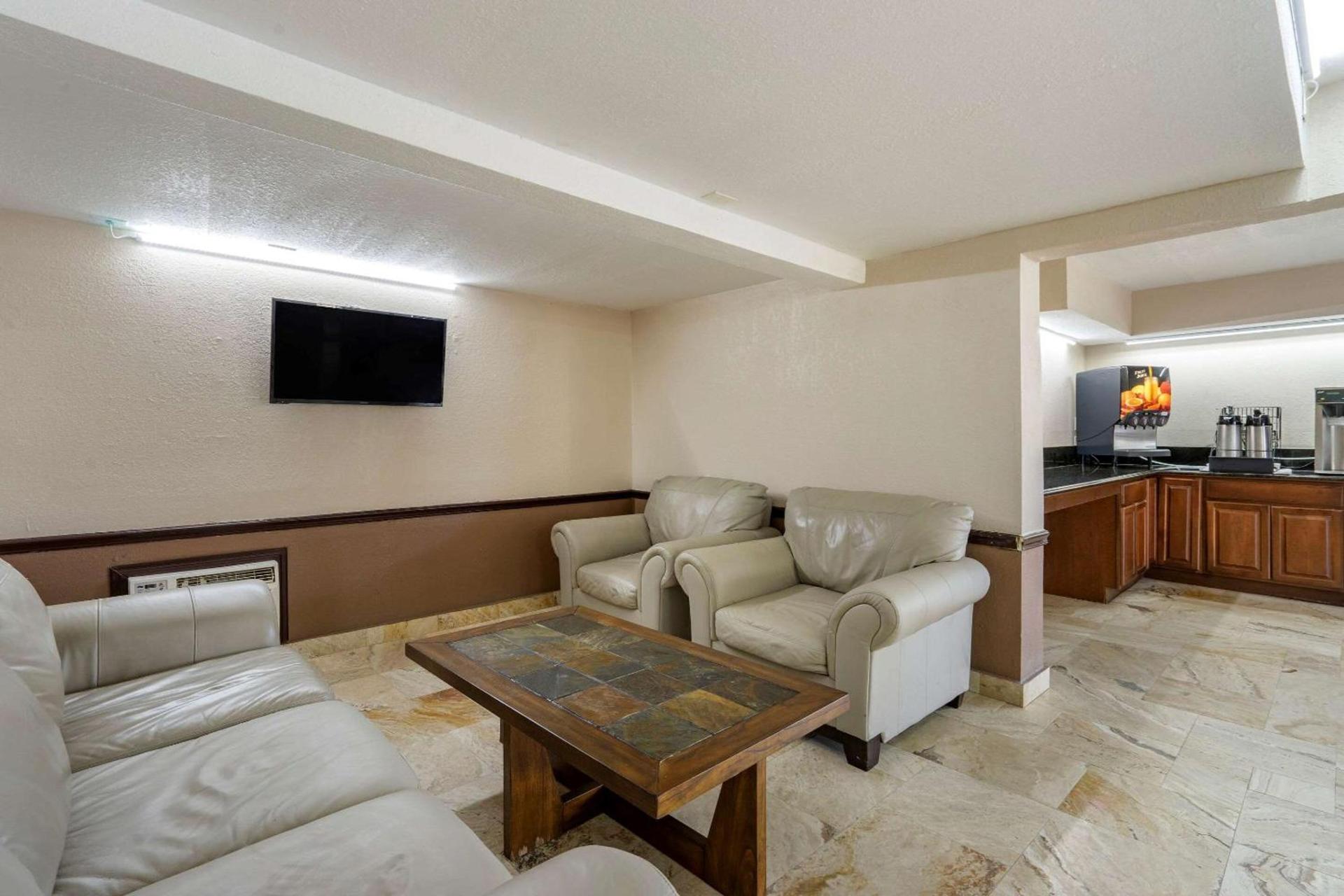 Rodeway Inn Clearwater-Dunedin photo 9
