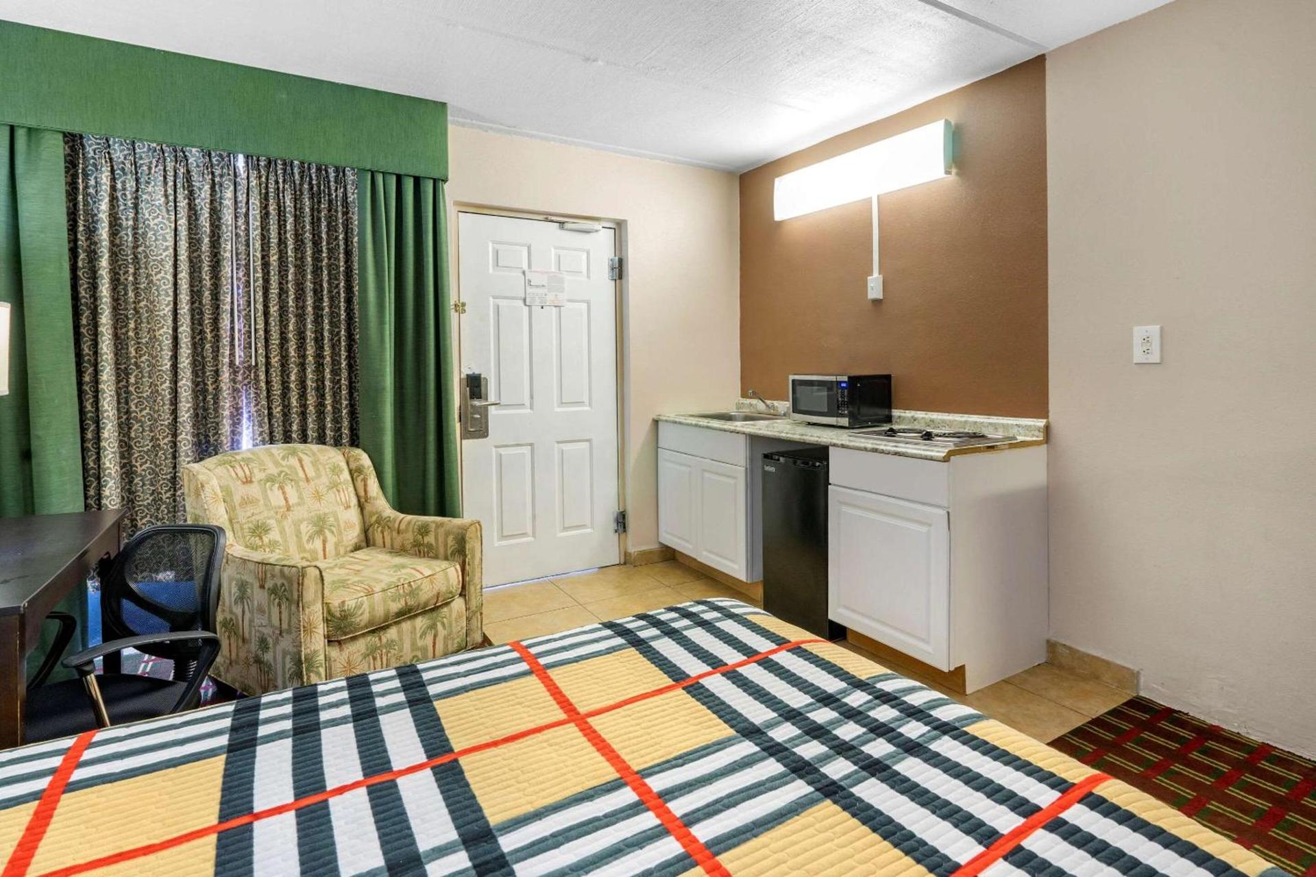 Rodeway Inn Clearwater-Dunedin photo 12