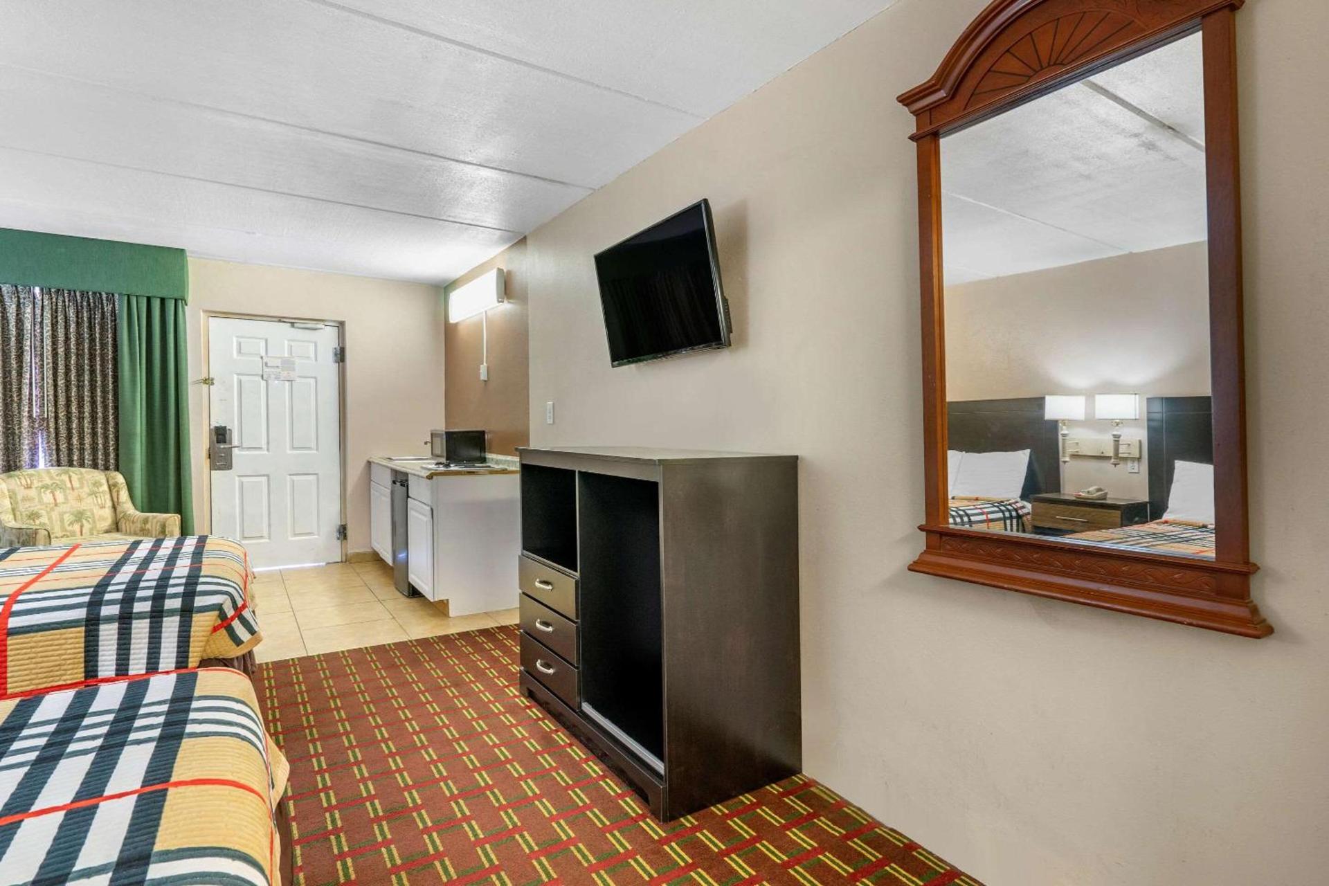 Rodeway Inn Clearwater-Dunedin photo 11