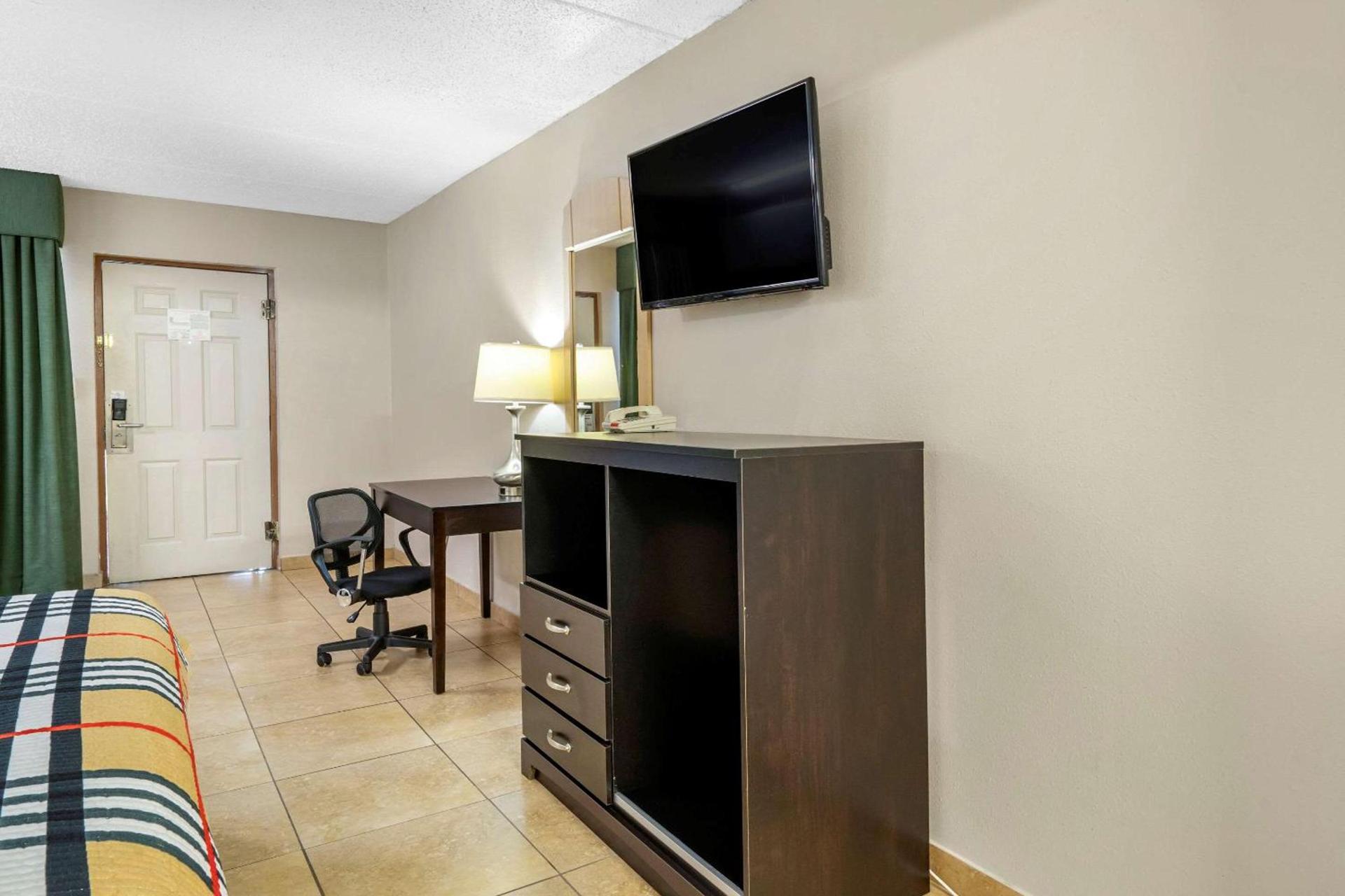 Rodeway Inn Clearwater-Dunedin photo 18