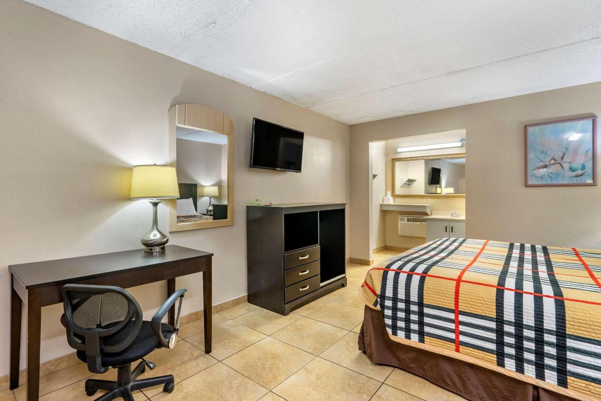 Rodeway Inn Clearwater-Dunedin photo 16