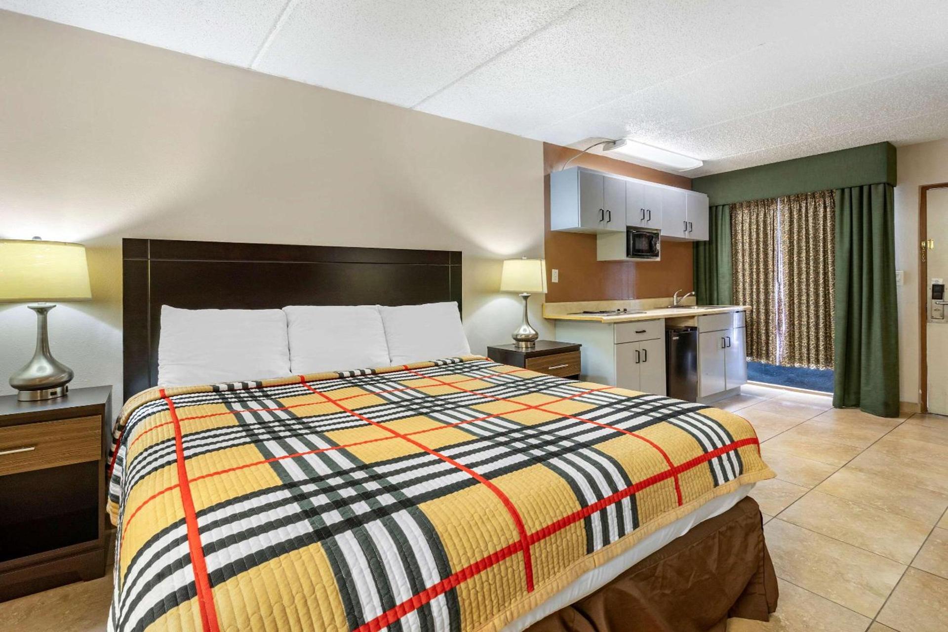 Rodeway Inn Clearwater-Dunedin photo 15