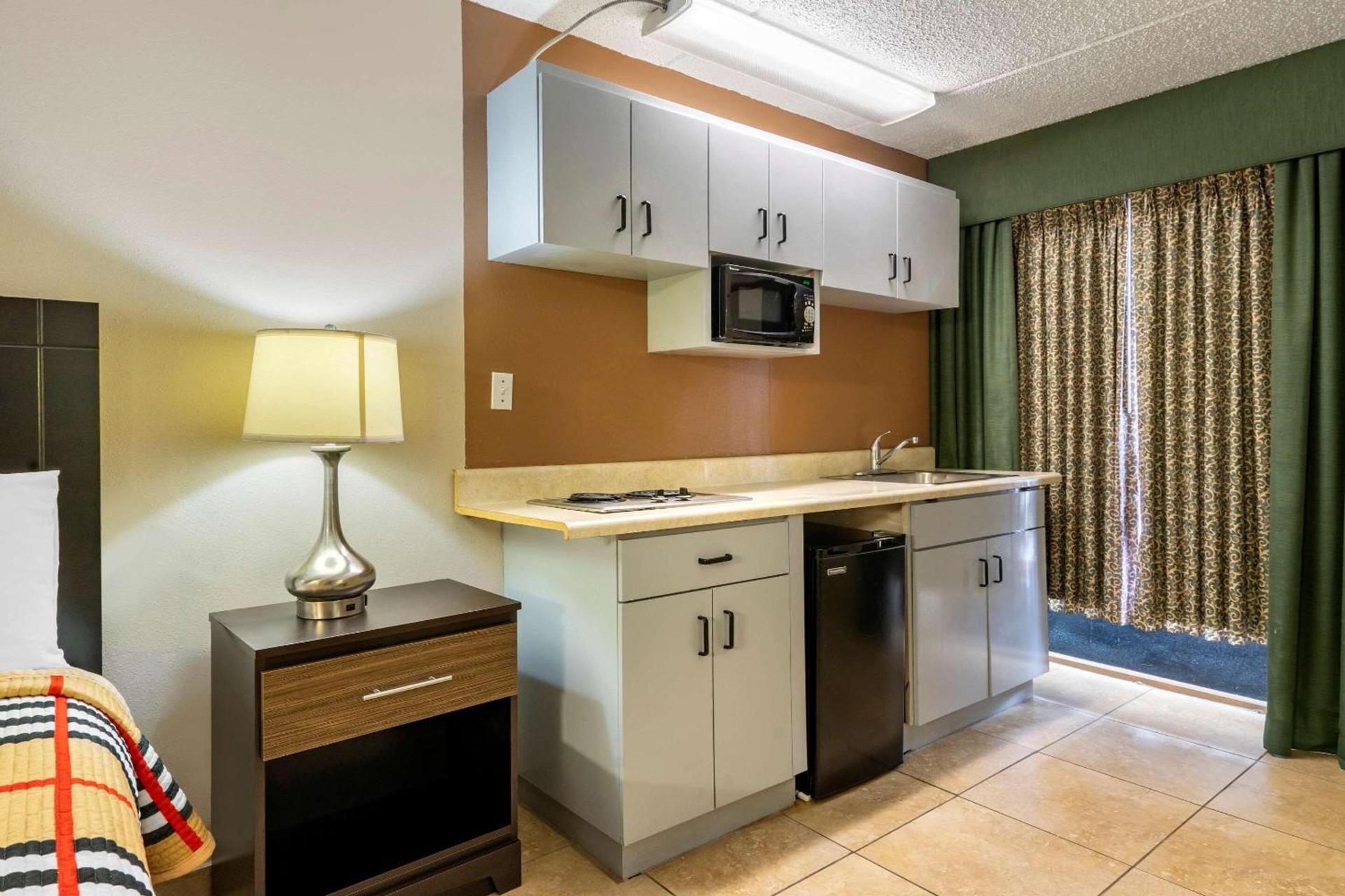 Rodeway Inn Clearwater-Dunedin photo 17