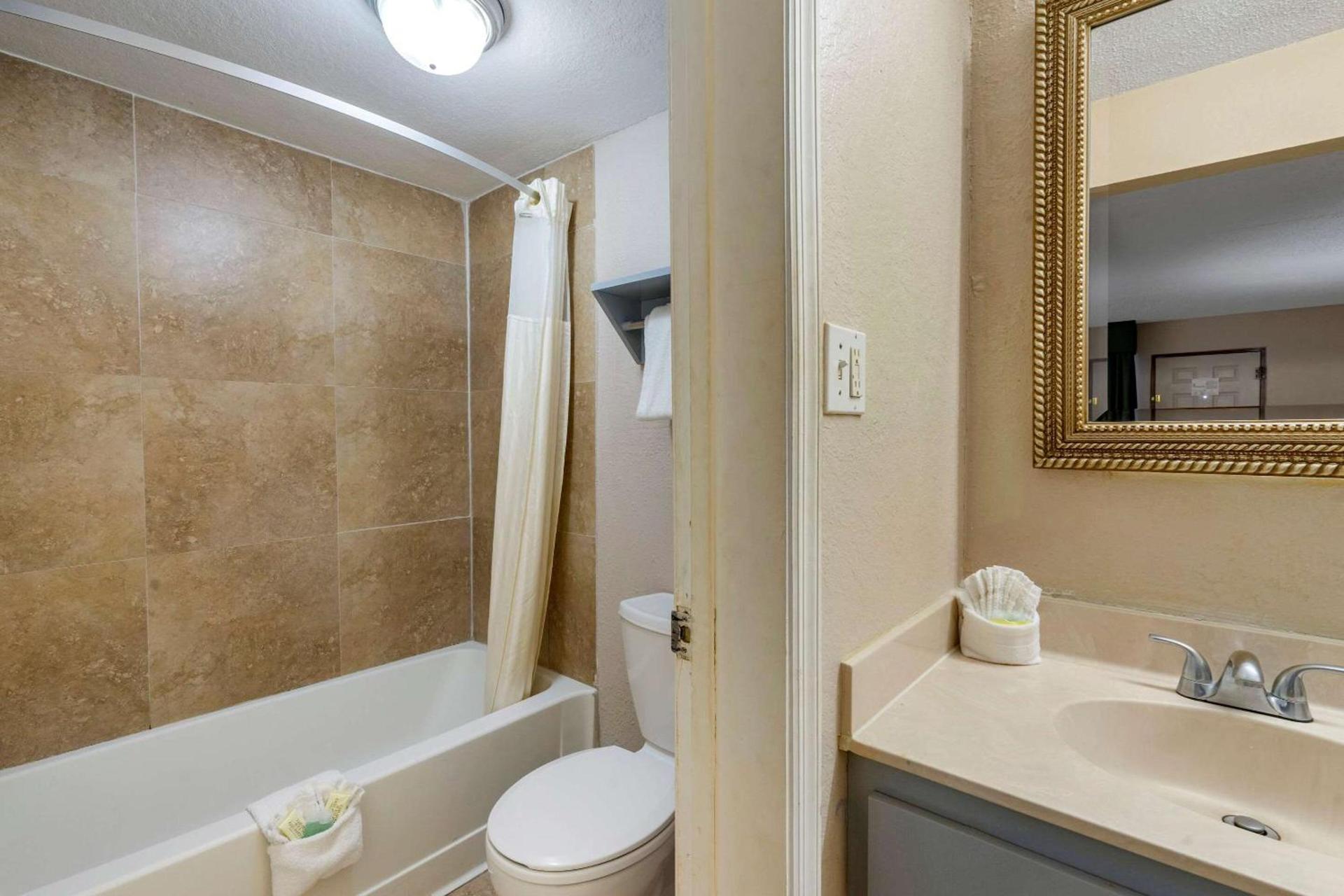 Rodeway Inn Clearwater-Dunedin photo 24