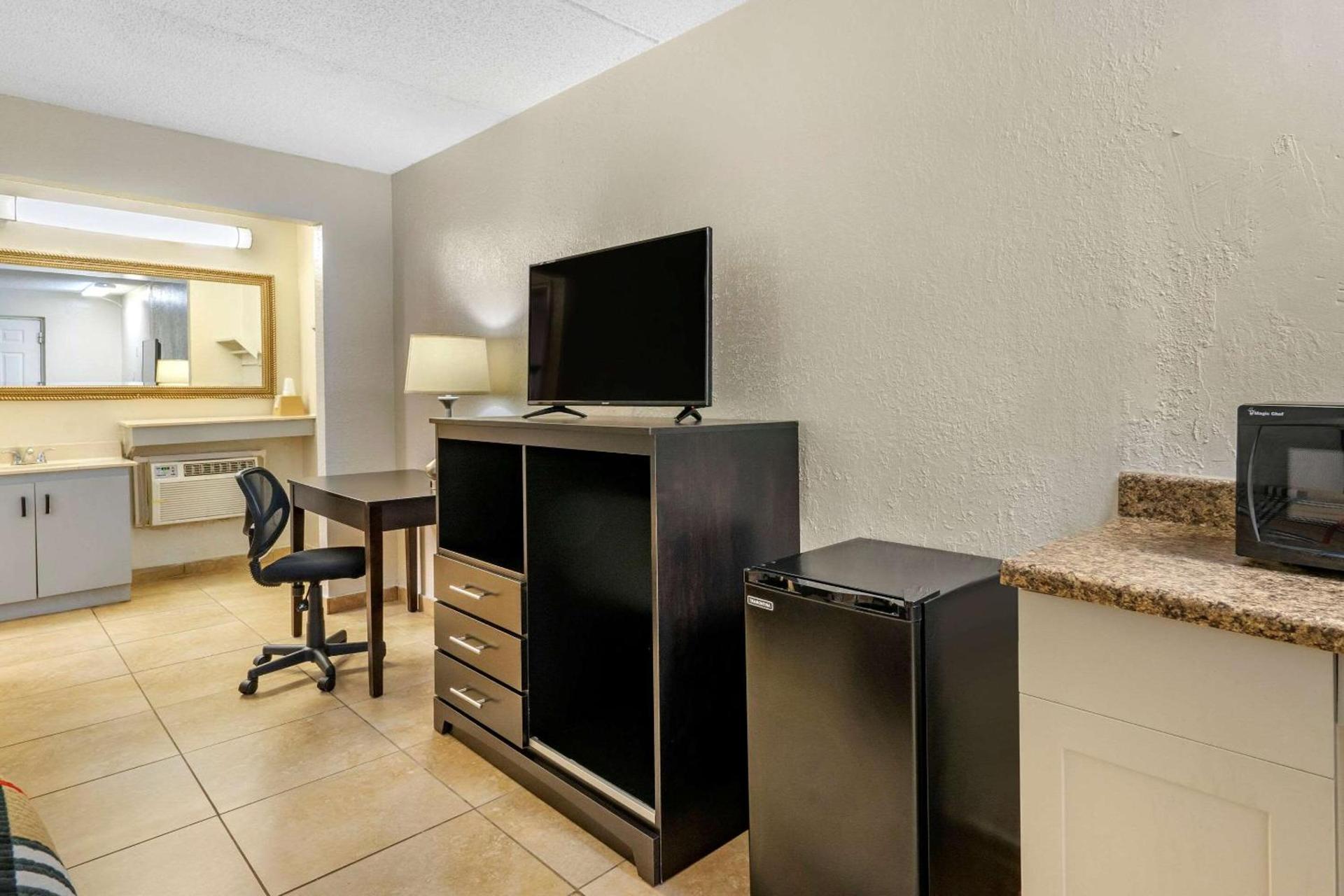 Rodeway Inn Clearwater-Dunedin photo 23