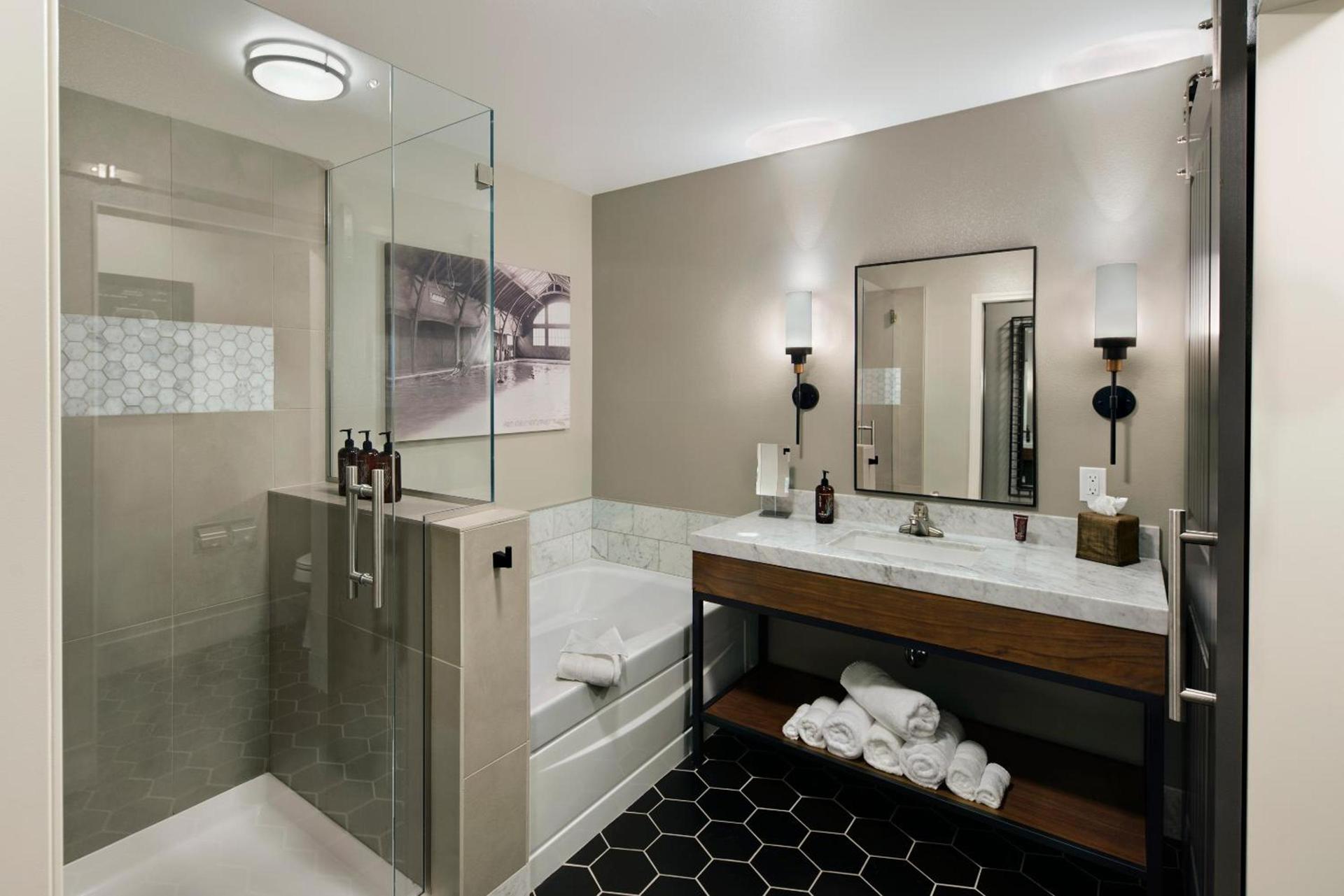 Oxford Suites Paso Robles photo 27
