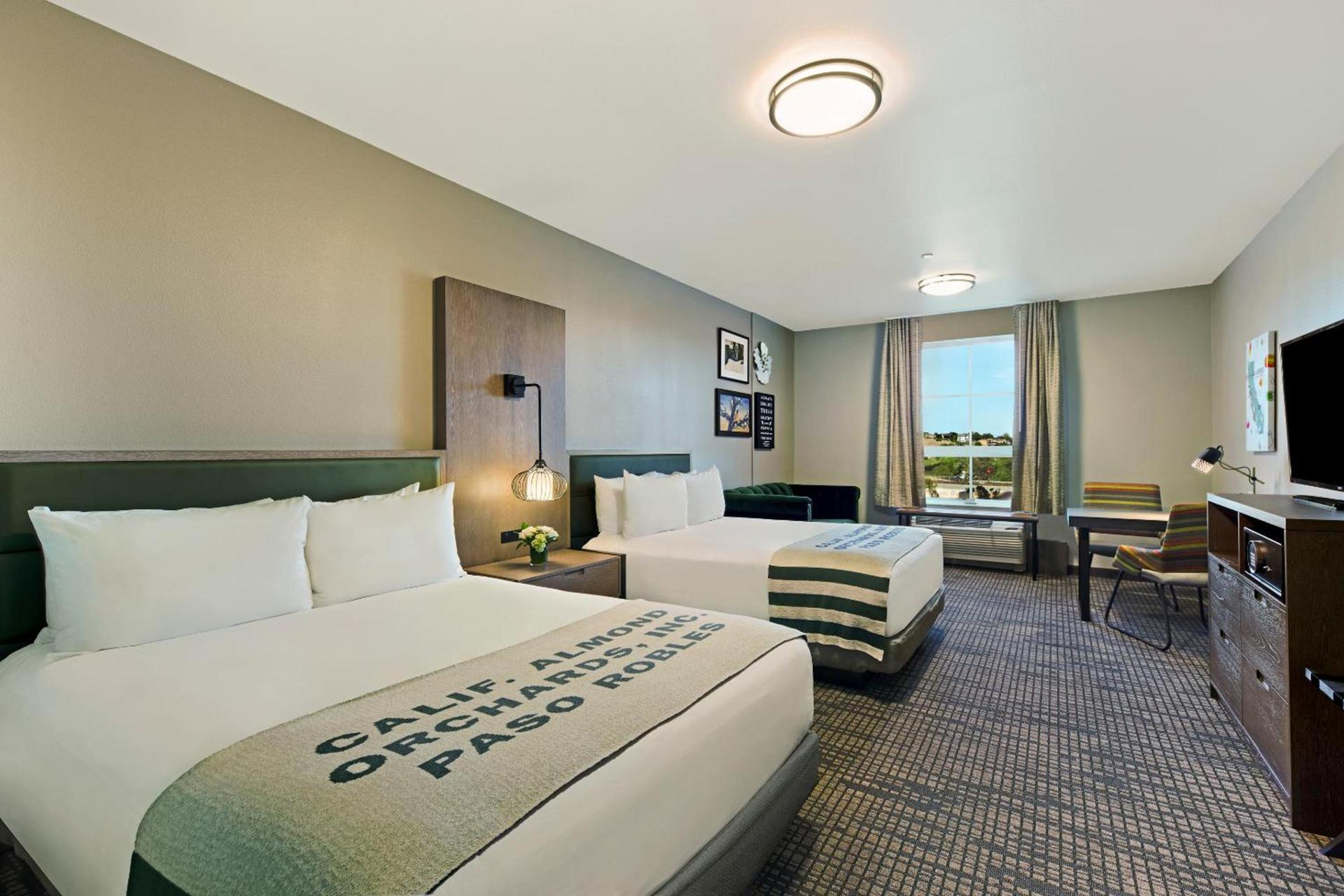 Oxford Suites Paso Robles photo 5