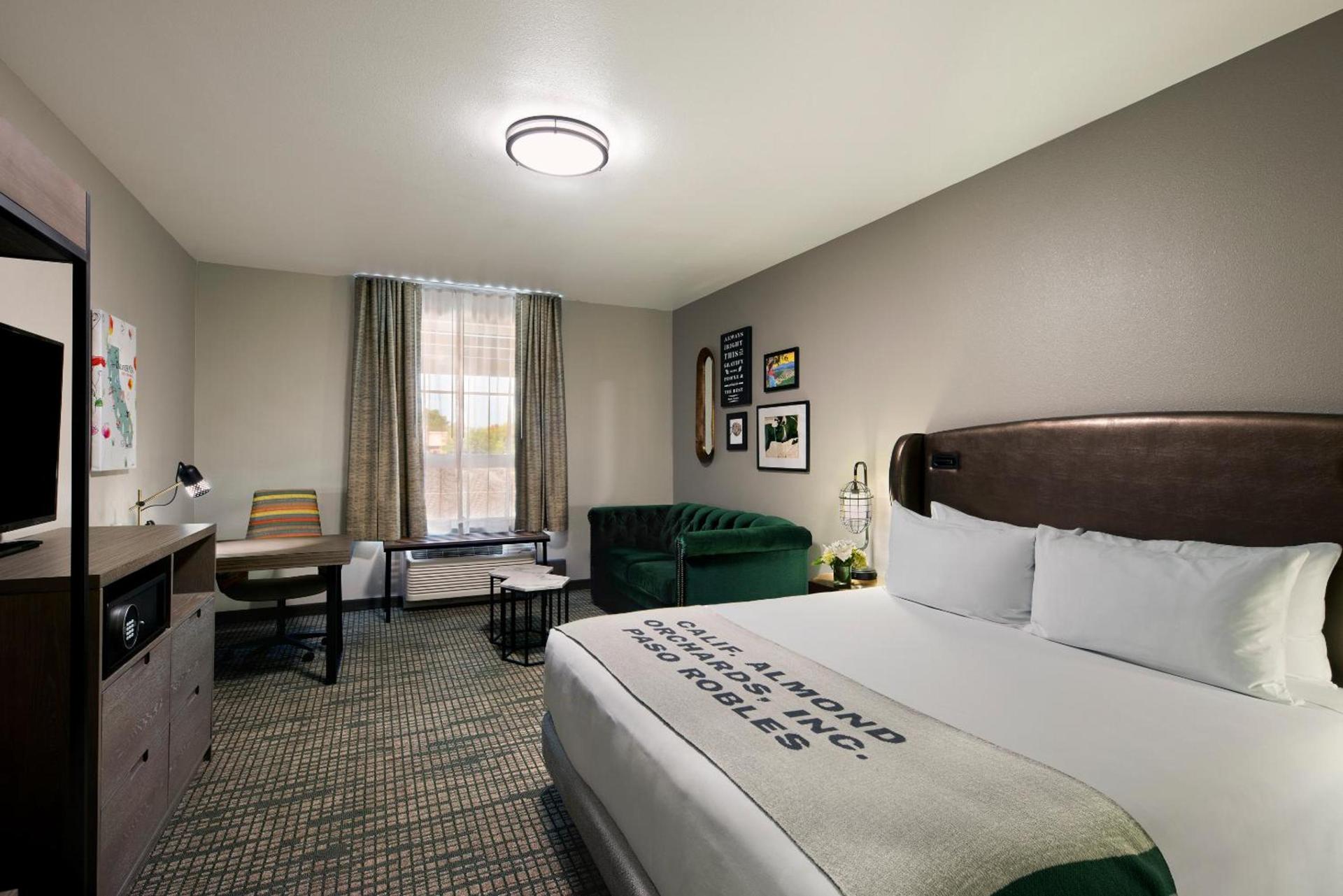 Oxford Suites Paso Robles photo 24