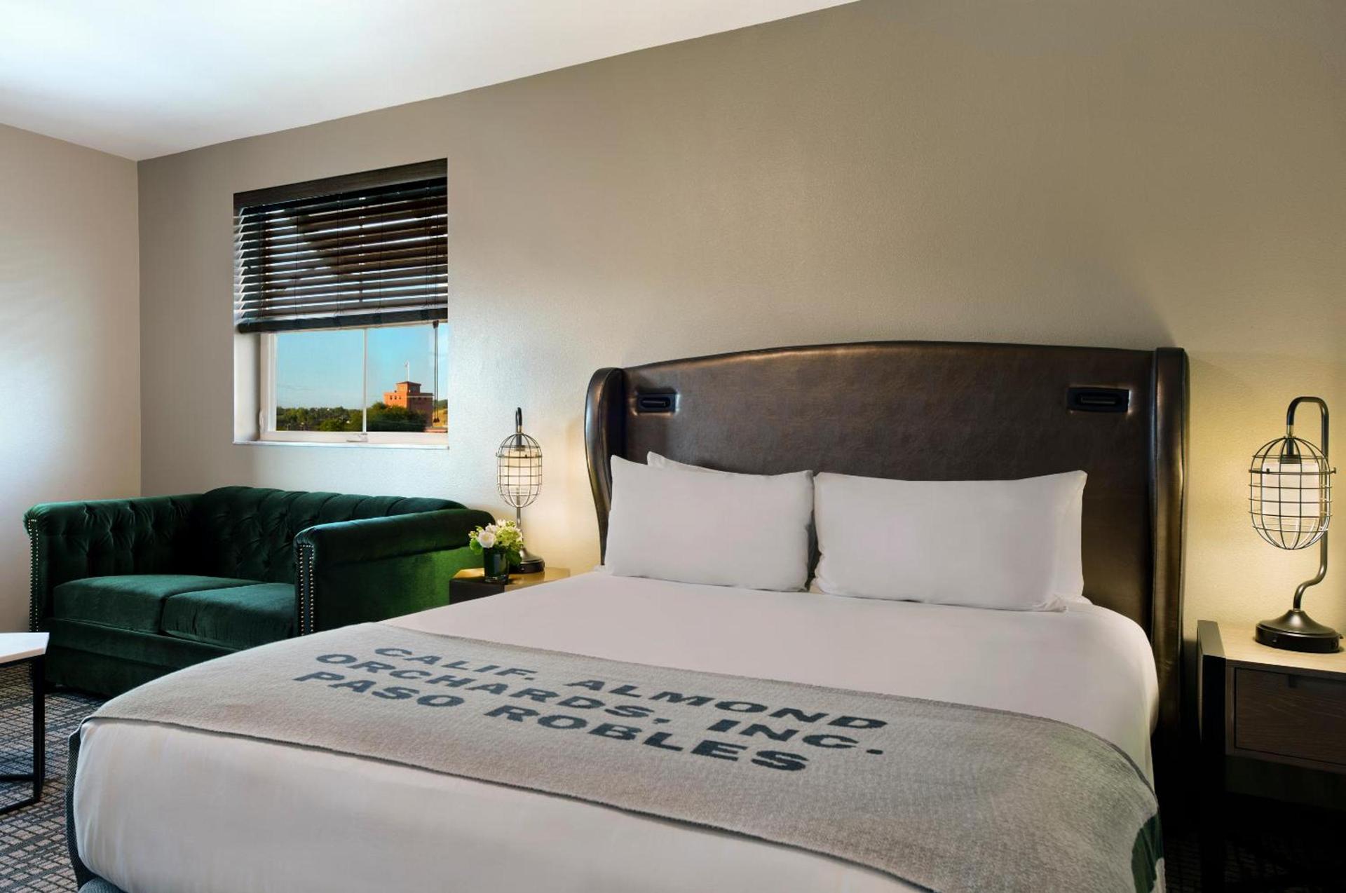 Oxford Suites Paso Robles photo 23