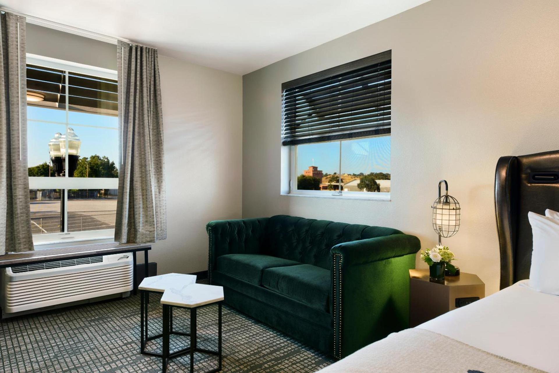 Oxford Suites Paso Robles photo 22