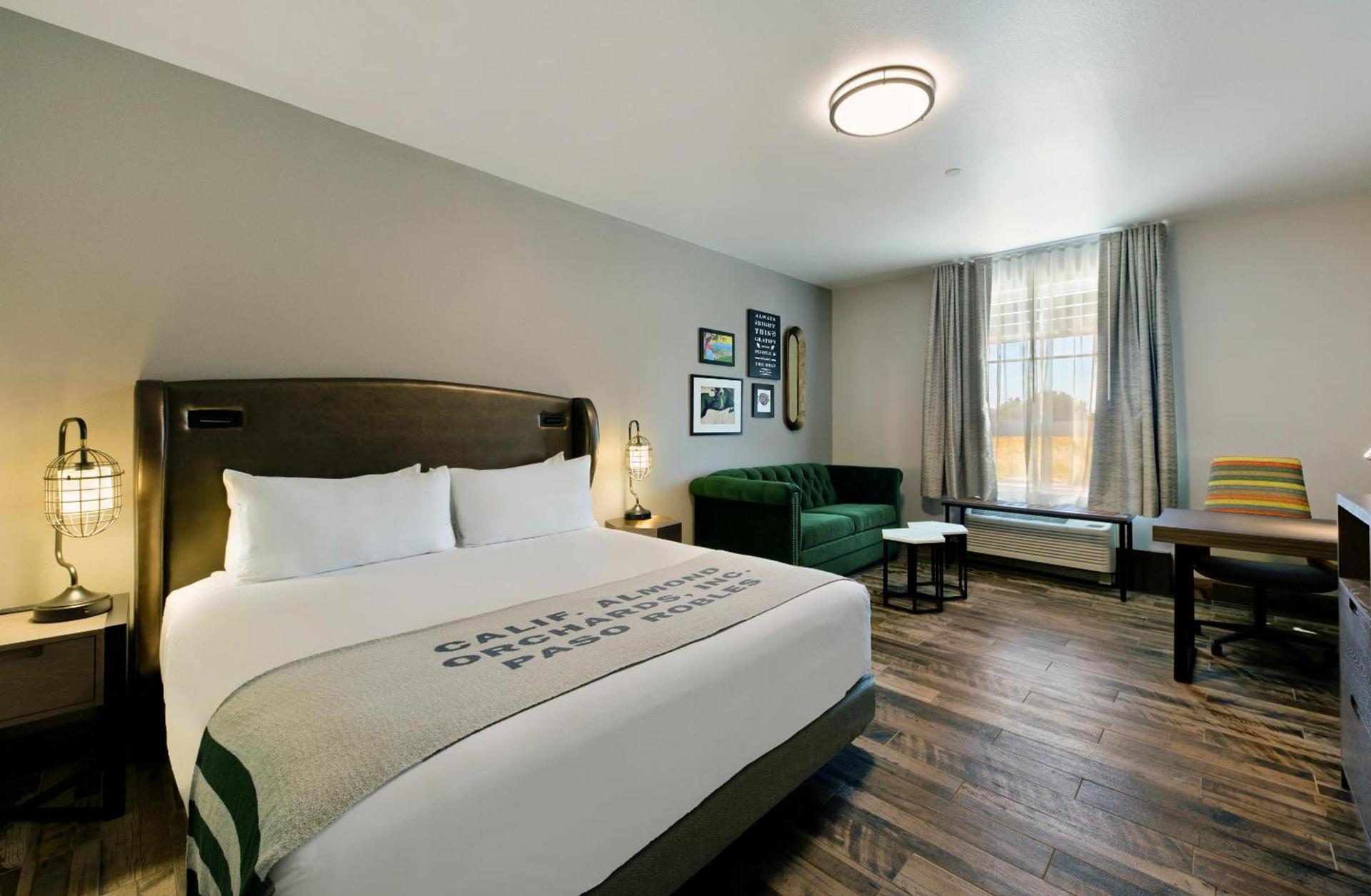 Oxford Suites Paso Robles photo 3