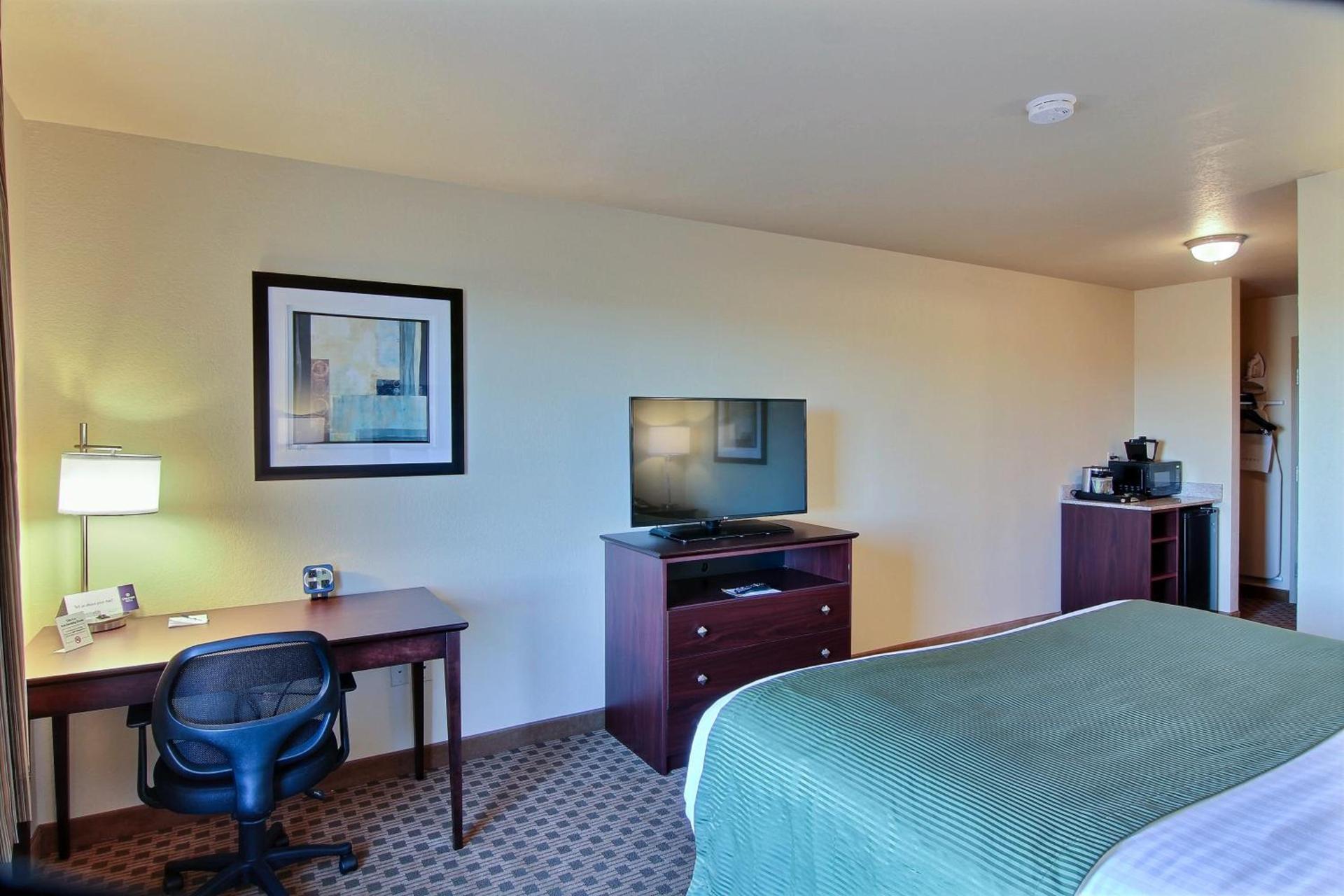 Cobblestone Hotel & Suites - Beulah photo 12