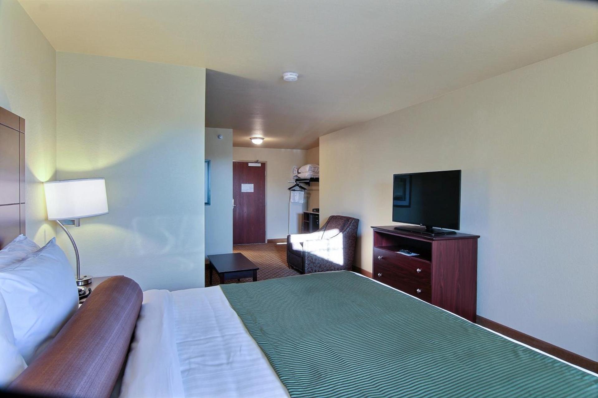 Cobblestone Hotel & Suites - Beulah photo 9