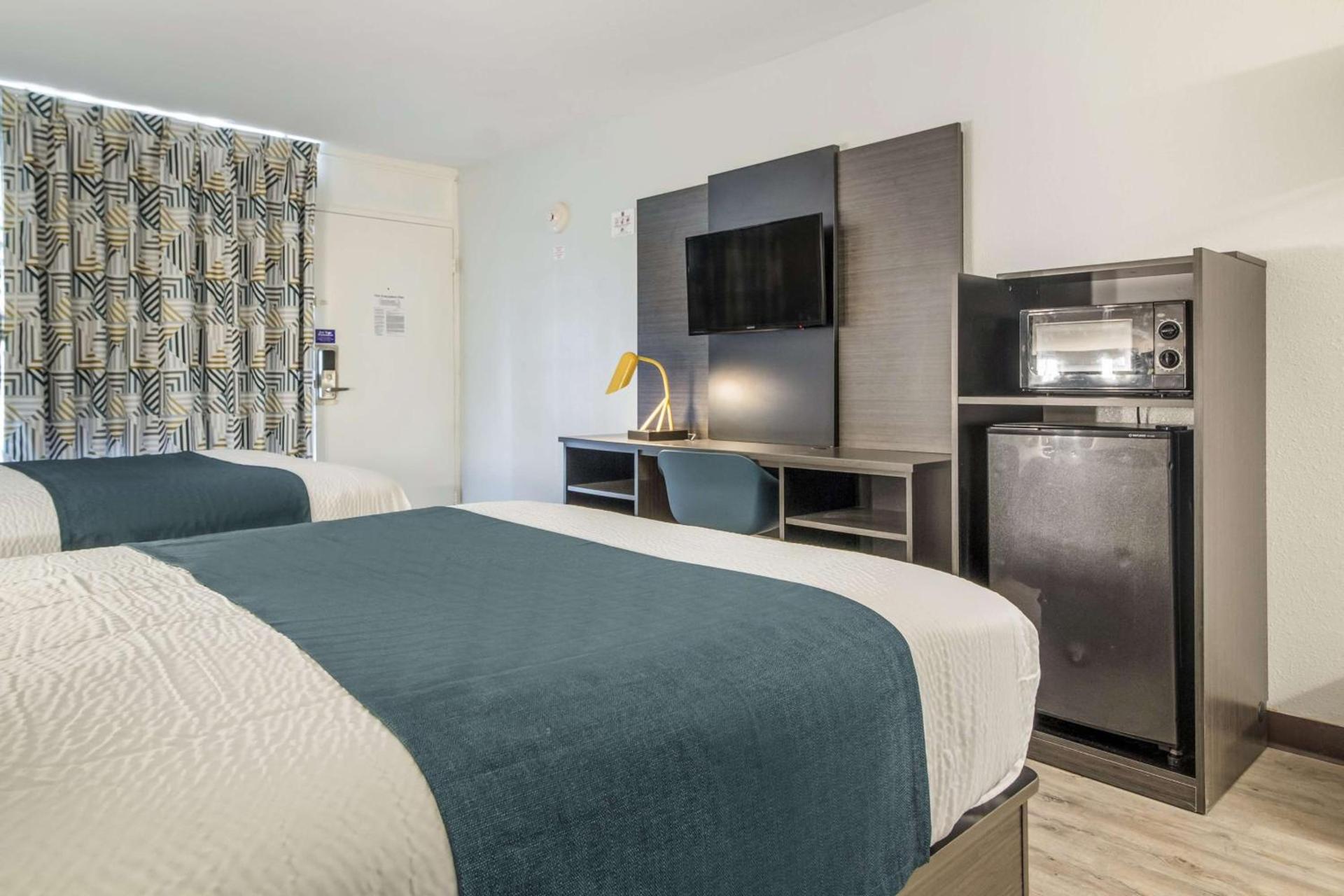 Motel 6 Groves, Tx photo 14