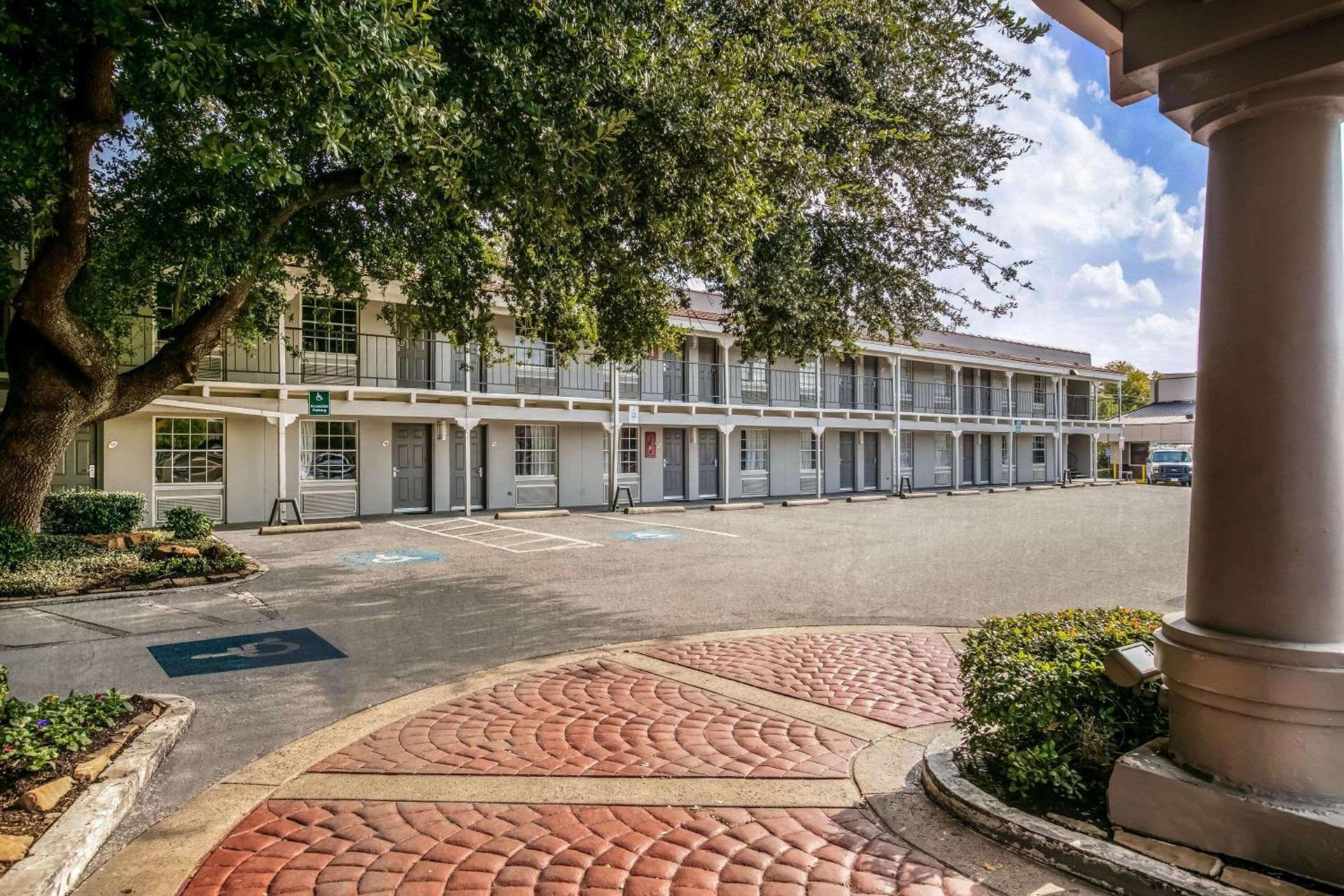 La Quinta Inn by Wyndham Dallas Uptown photo 34
