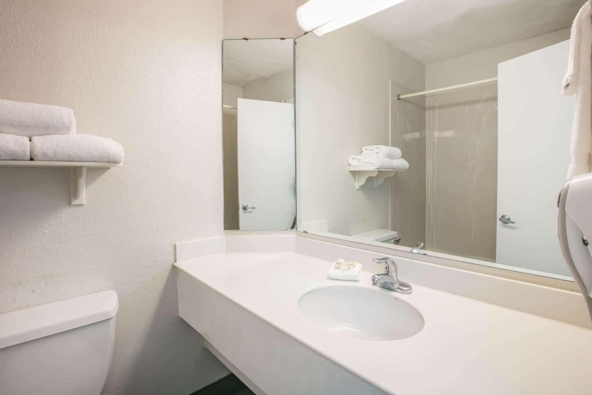 La Quinta Inn by Wyndham Dallas Uptown photo 65