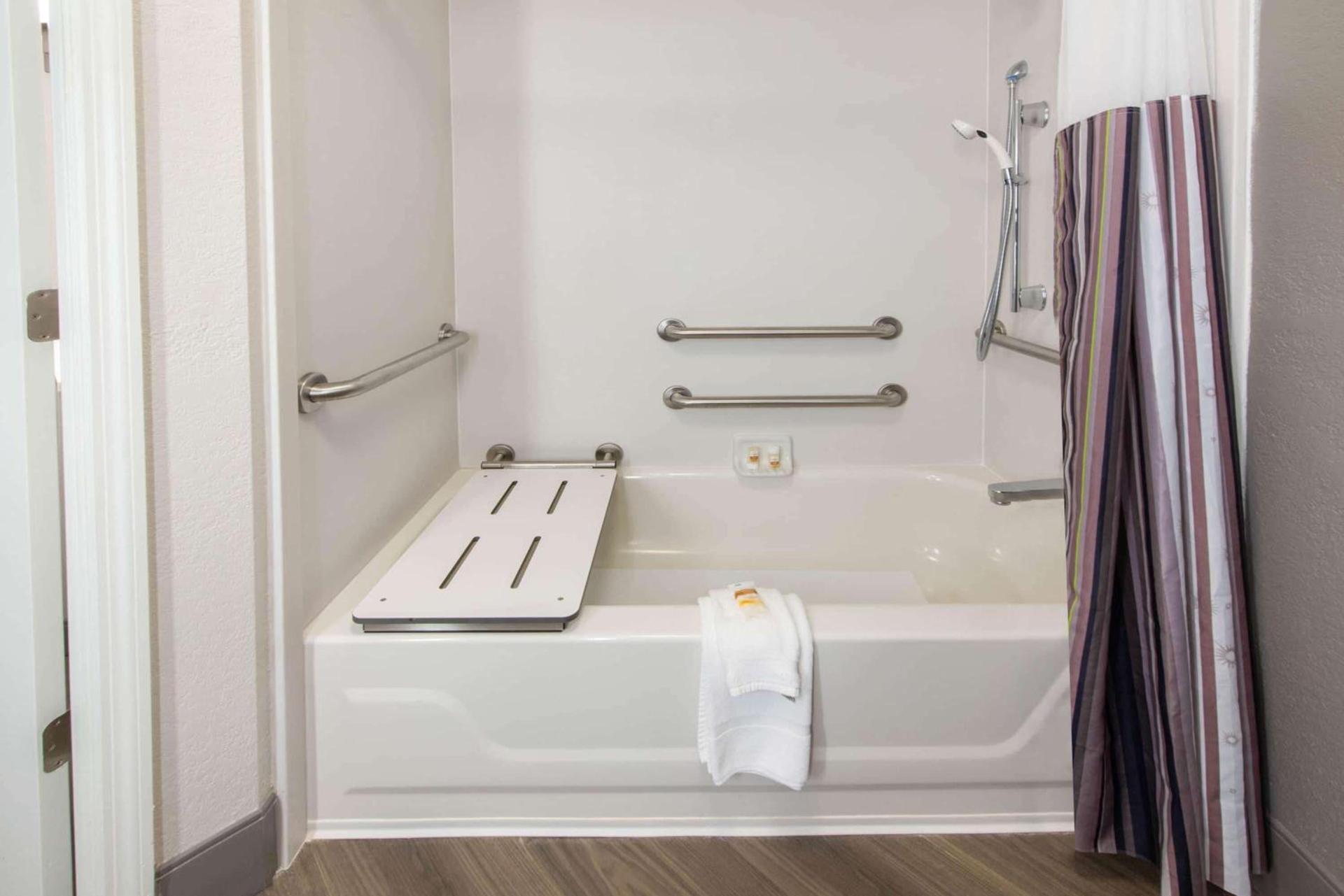 La Quinta by Wyndham Tampa Brandon Regency Park photo 23