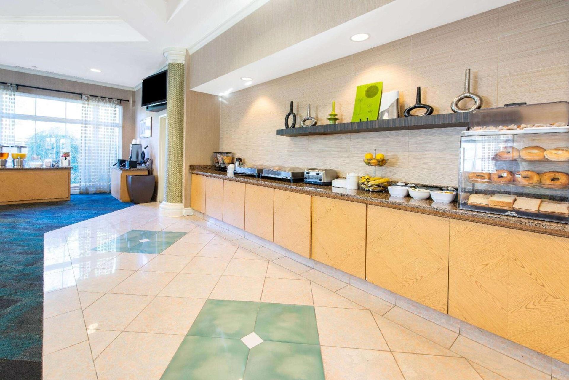 La Quinta by Wyndham Tampa Brandon Regency Park photo 6