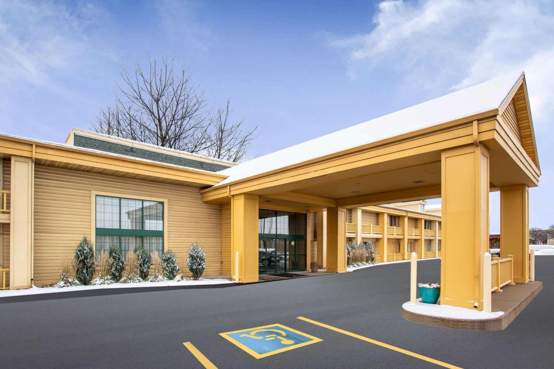 La Quinta Inn by Wyndham Oshkosh photo 23