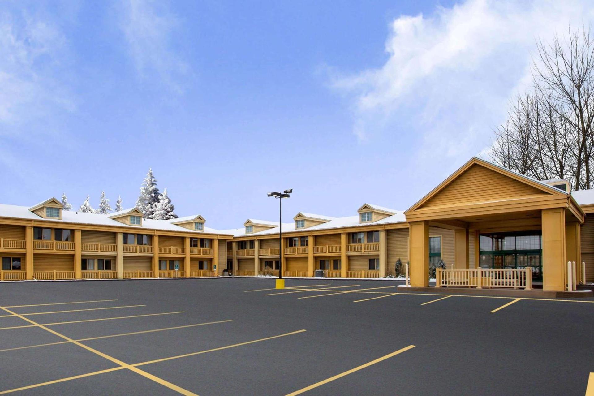 La Quinta Inn by Wyndham Oshkosh photo 25