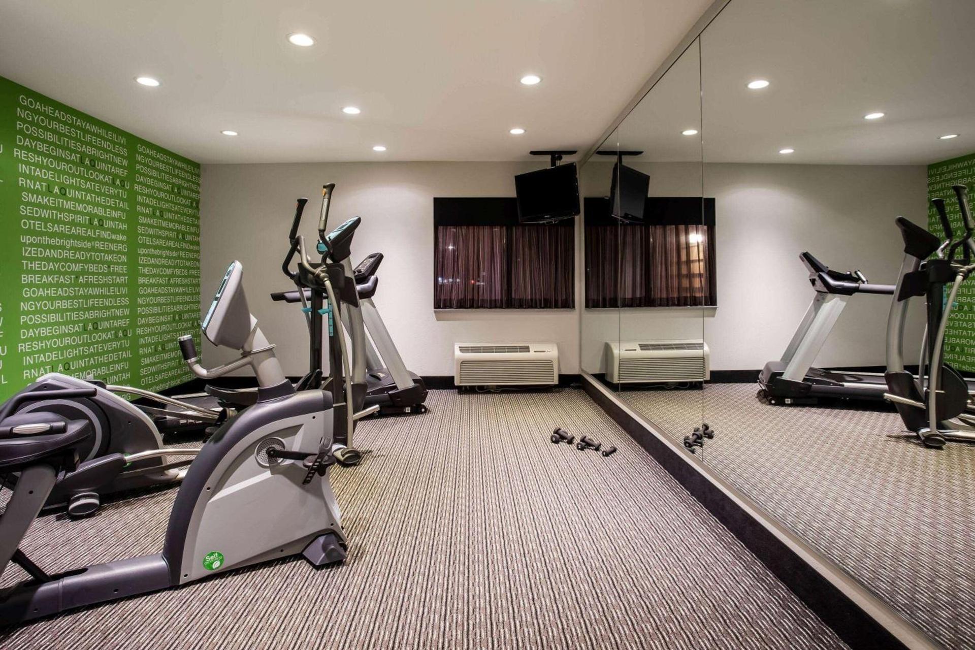 La Quinta Inn by Wyndham Oshkosh photo 13