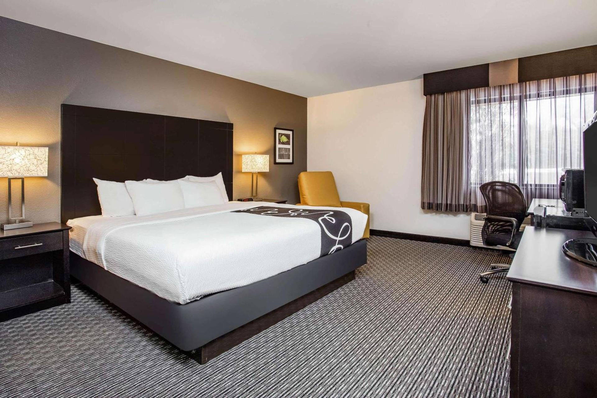 La Quinta Inn by Wyndham Oshkosh photo 43