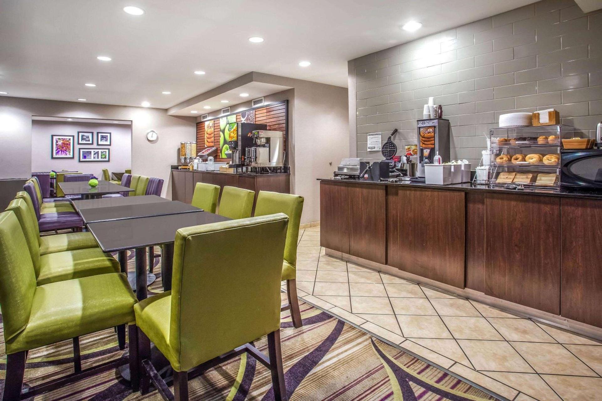La Quinta Inn by Wyndham Oshkosh photo 46