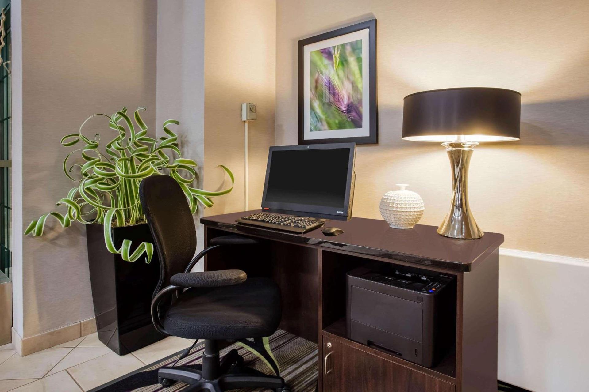 La Quinta Inn by Wyndham Oshkosh photo 47