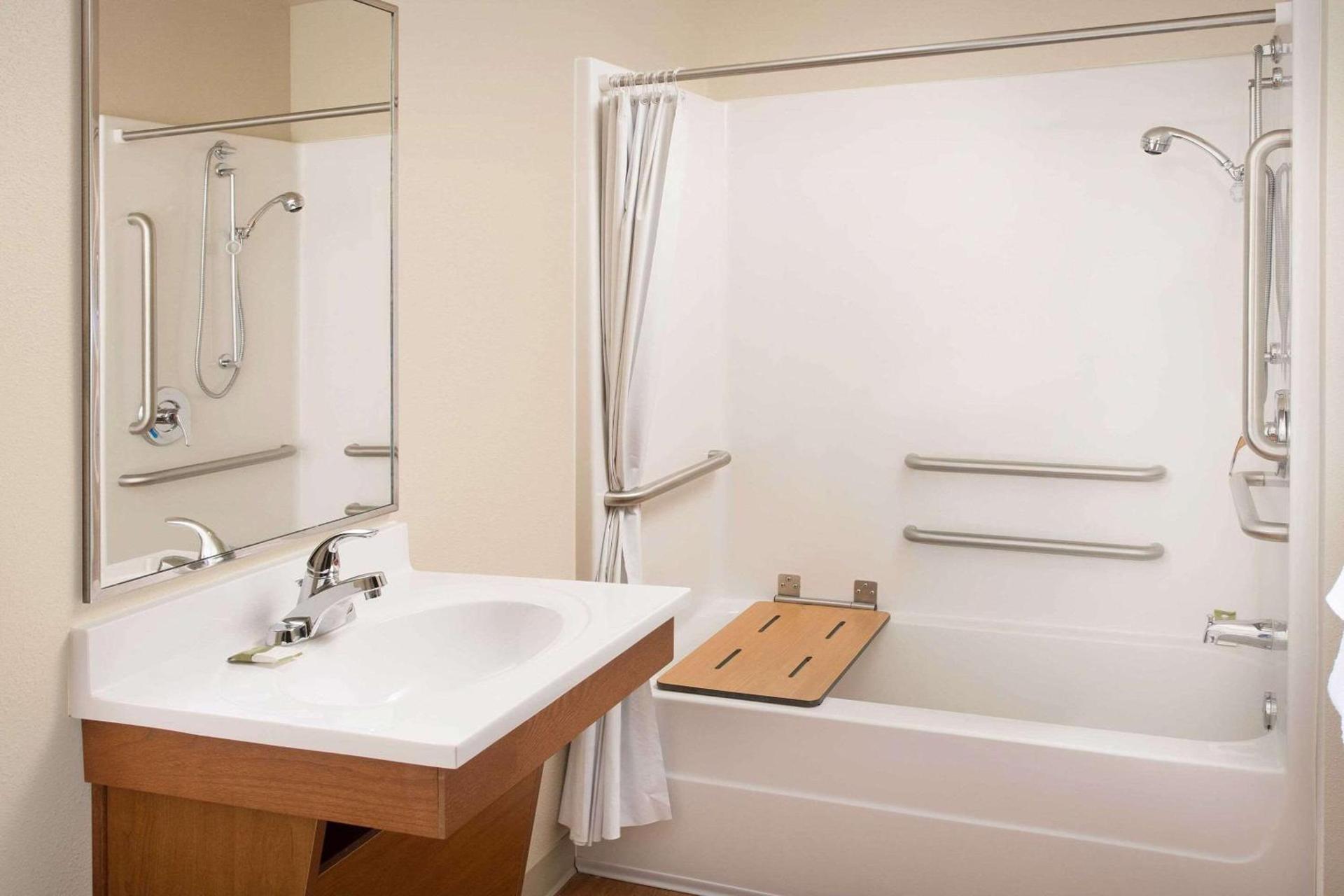 WoodSpring Suites Raleigh Northeast Wake Forest photo 5